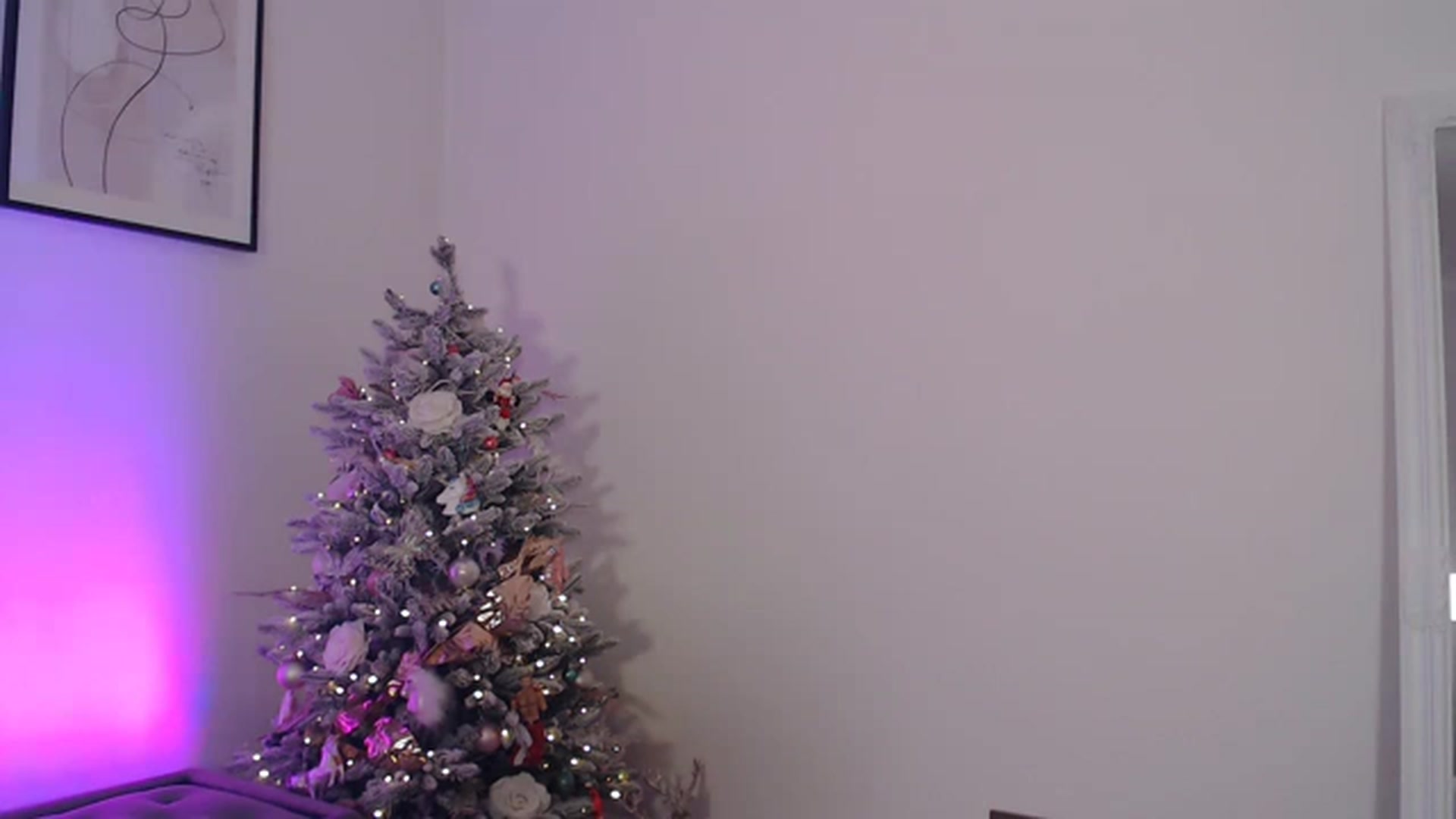 Gallery image thumbnail from jamiejones's myfreecams stream on, 12/31/2022, 24:23 image 13 of 20