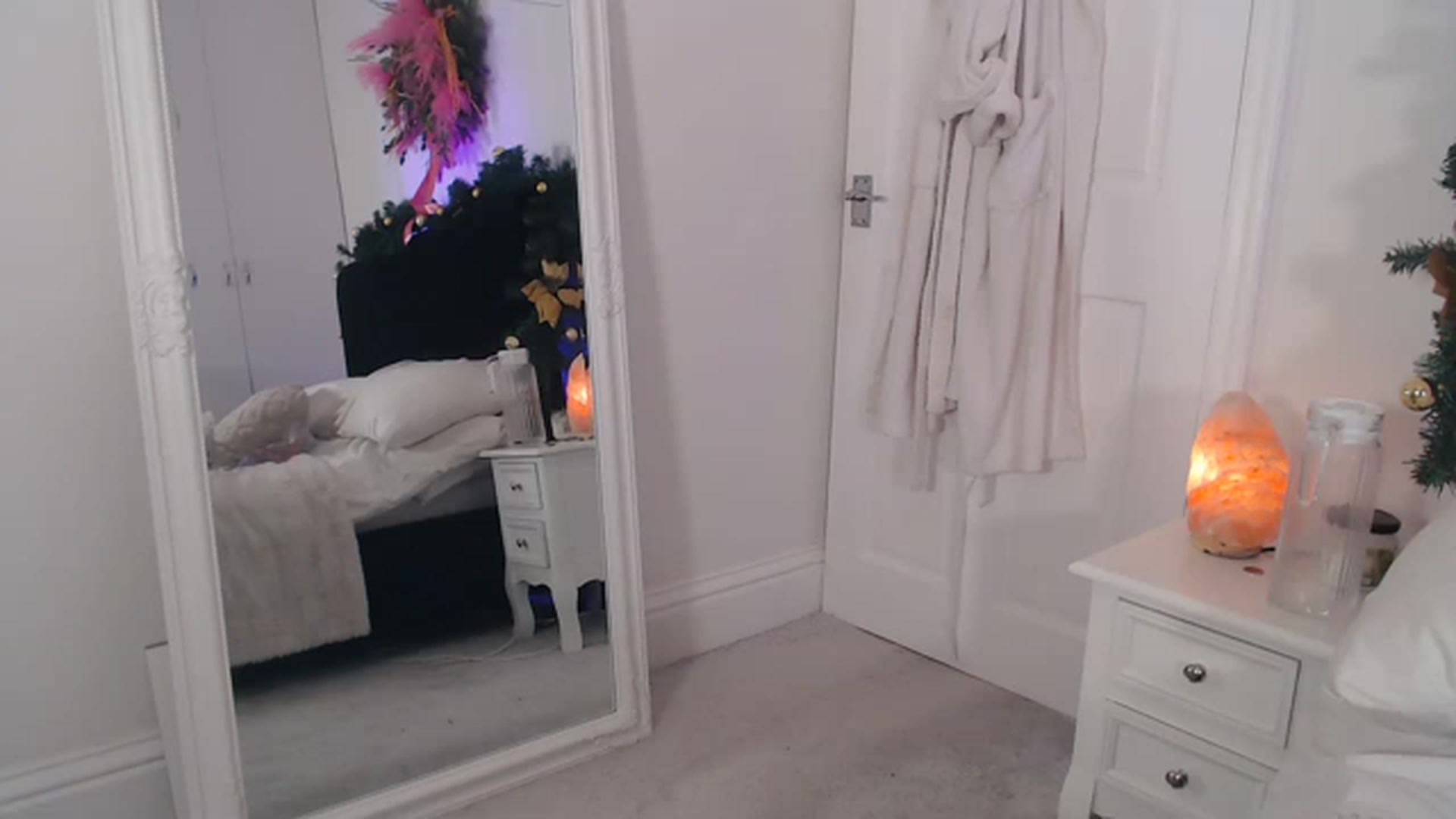 Gallery image thumbnail from jamiejones's myfreecams stream on, 01/06/2023, 24:48 image 20 of 20