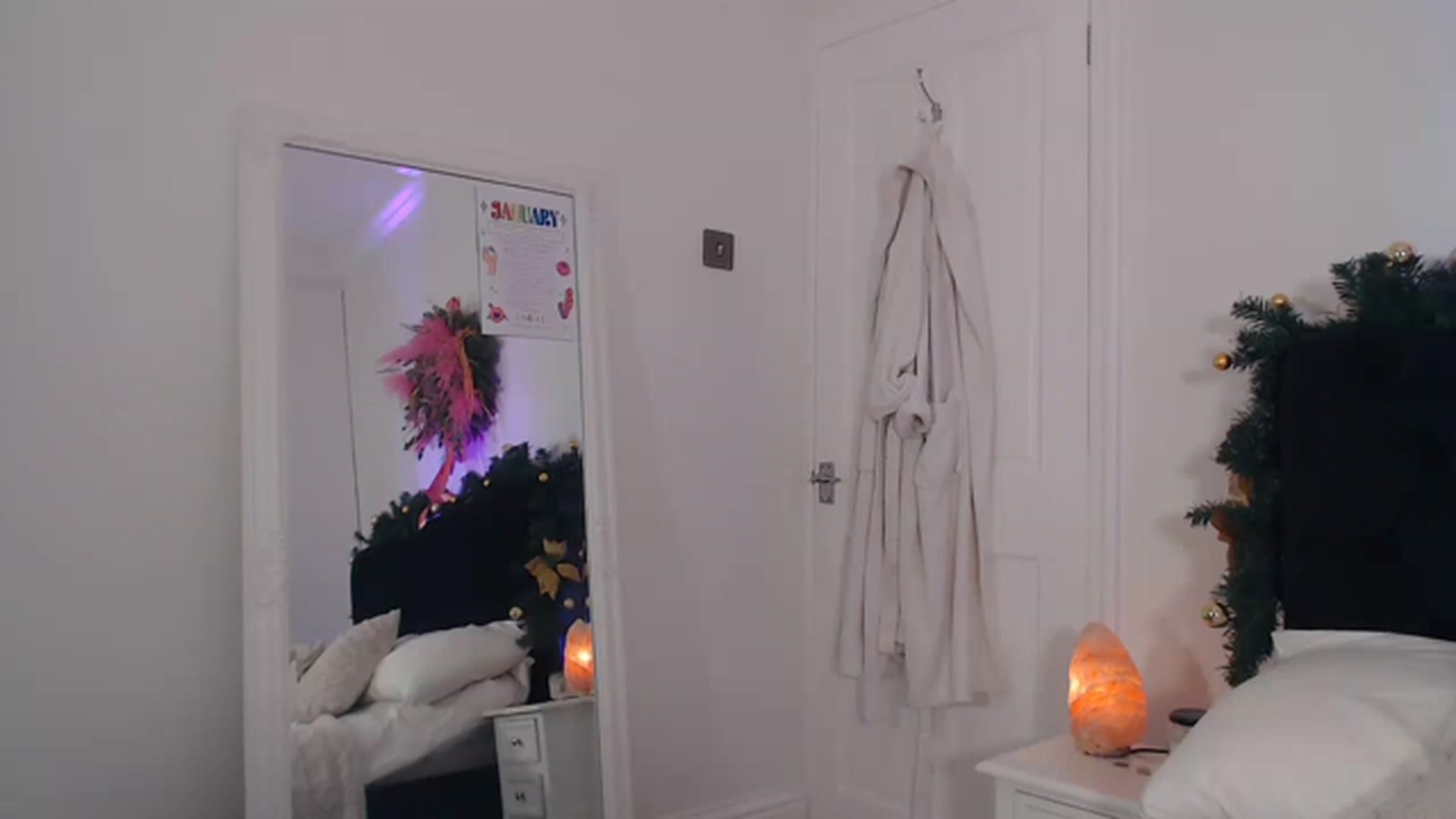 Gallery image thumbnail from jamiejones's myfreecams stream on, 01/06/2023, 24:48 image 4 of 20