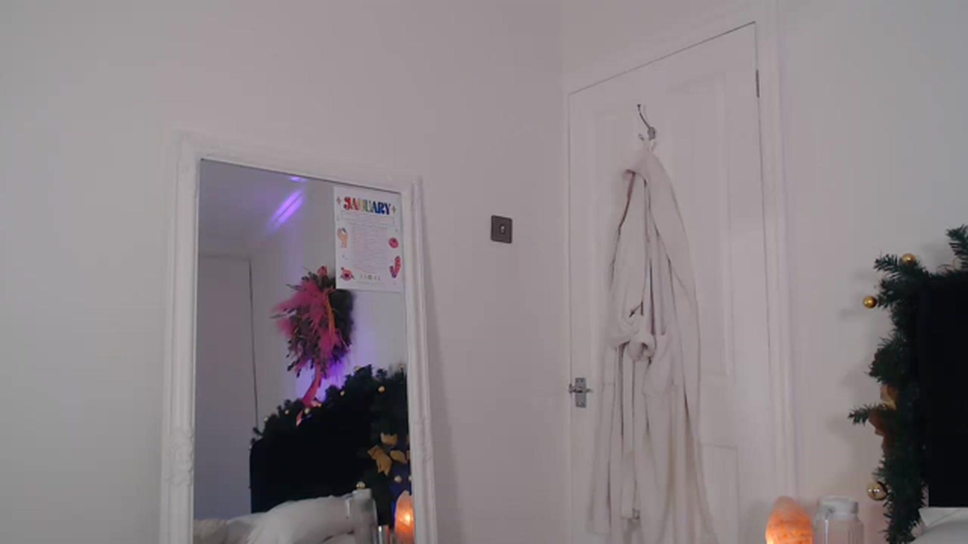 Gallery image thumbnail from jamiejones's myfreecams stream on, 01/06/2023, 24:48 image 13 of 20