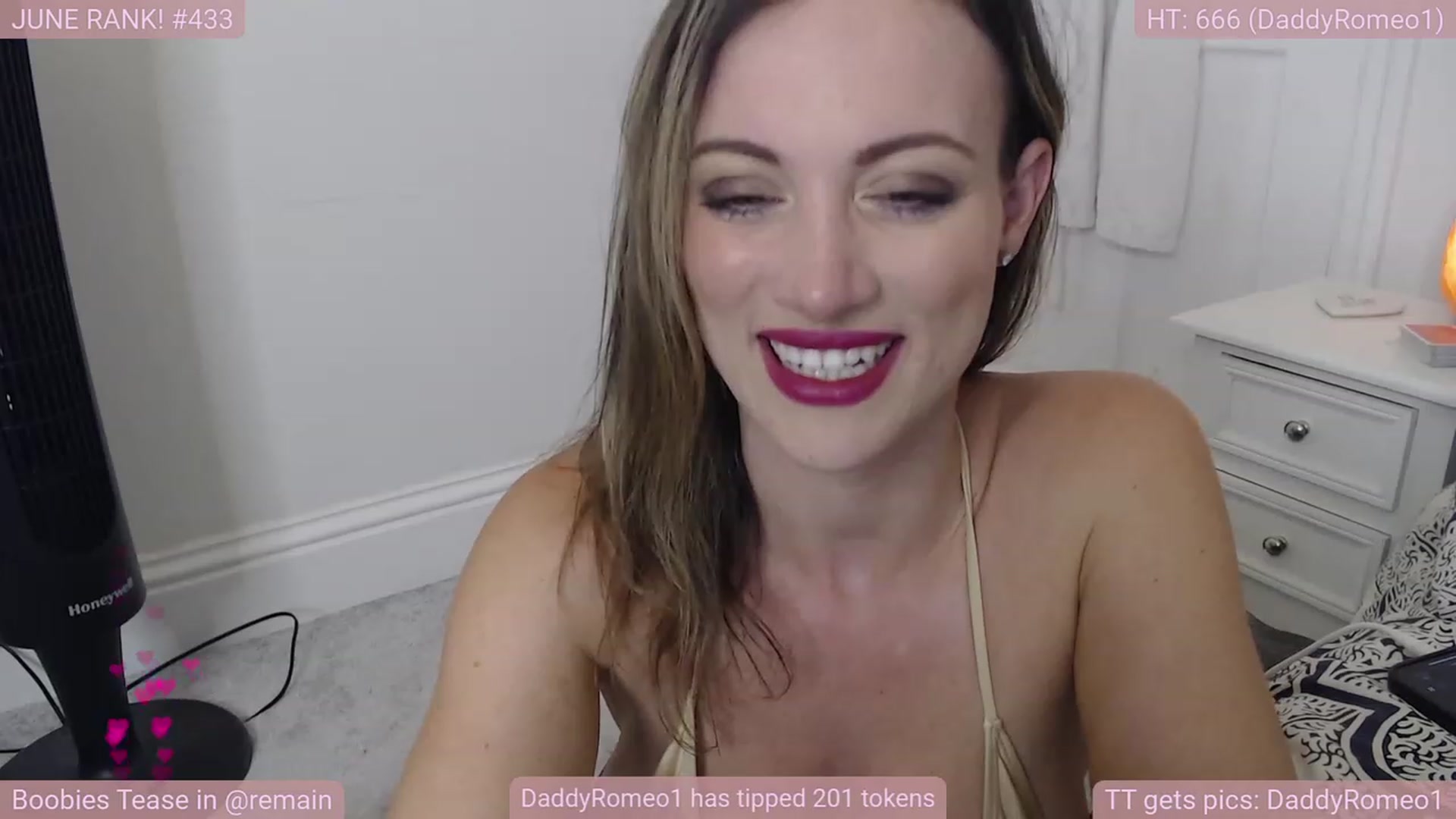 Gallery image thumbnail from jamiejones's myfreecams stream on, 06/19/2023, 02:14 image 7 of 20