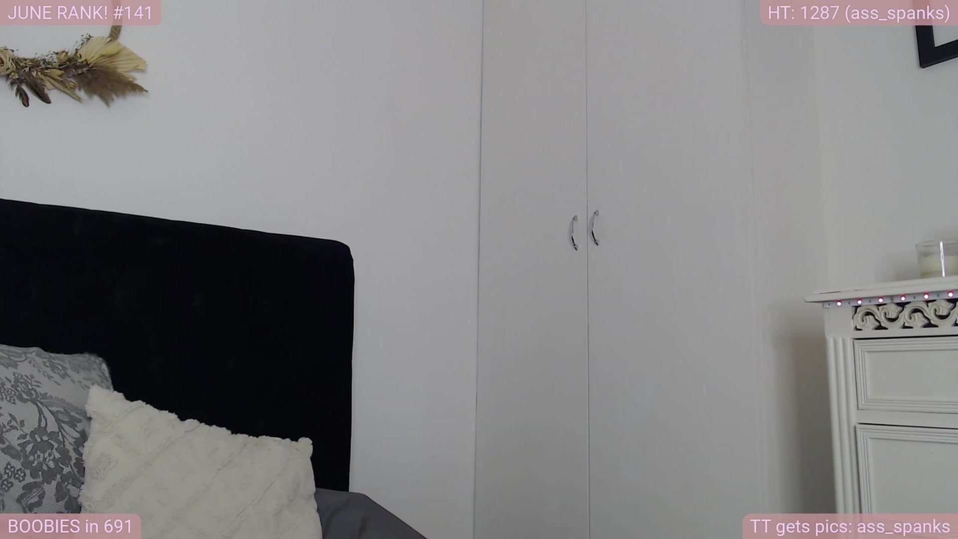 Gallery image thumbnail from jamiejones's myfreecams stream on, 06/27/2023, 24:00 image 6 of 20