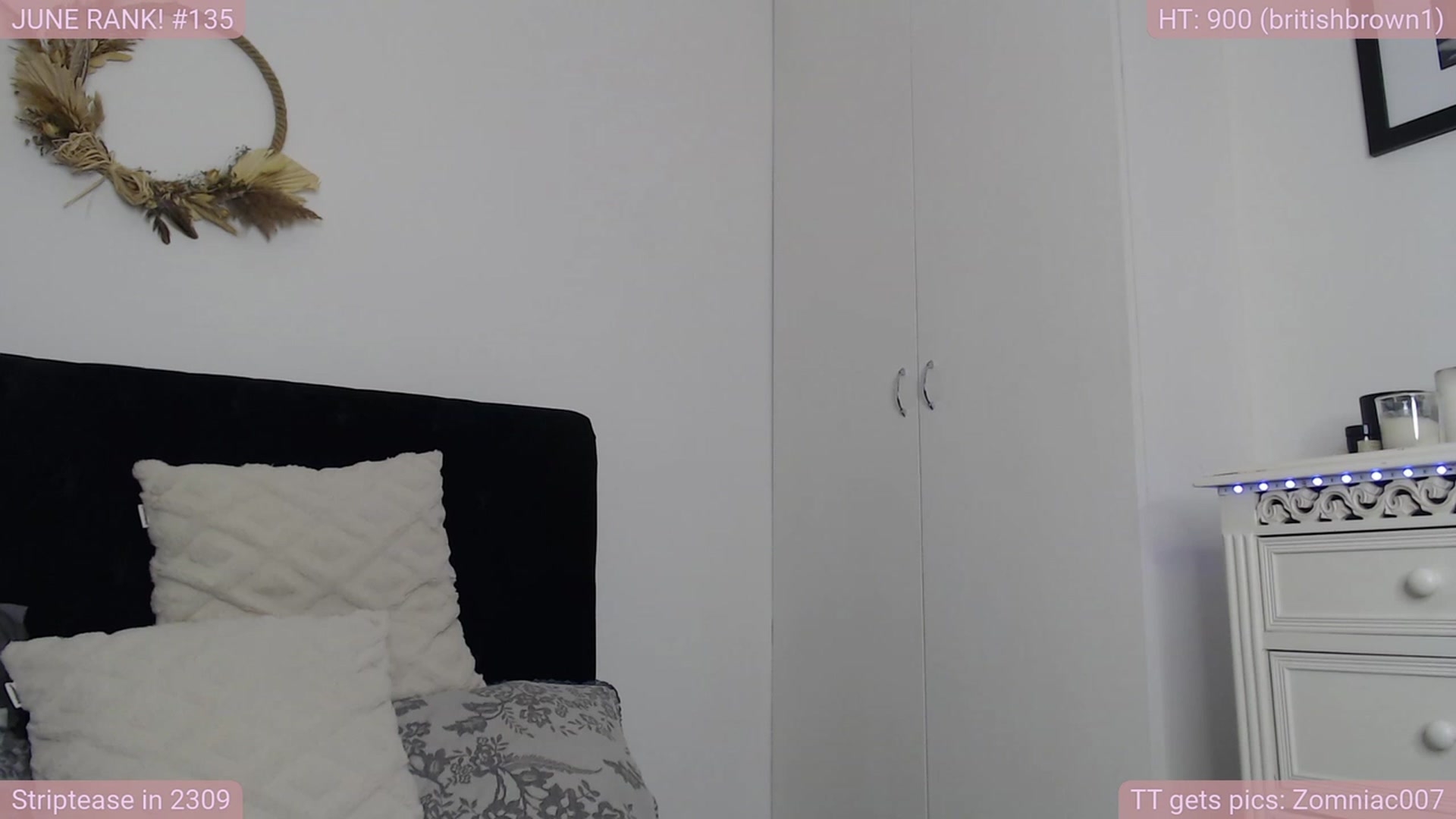 Gallery image thumbnail from jamiejones's myfreecams stream on, 06/28/2023, 24:28 image 3 of 20