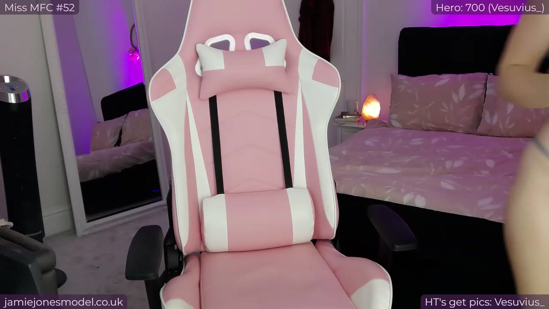 Gallery image thumbnail from jamiejones's myfreecams stream on, 09/13/2023, 17:05 image 14 of 20
