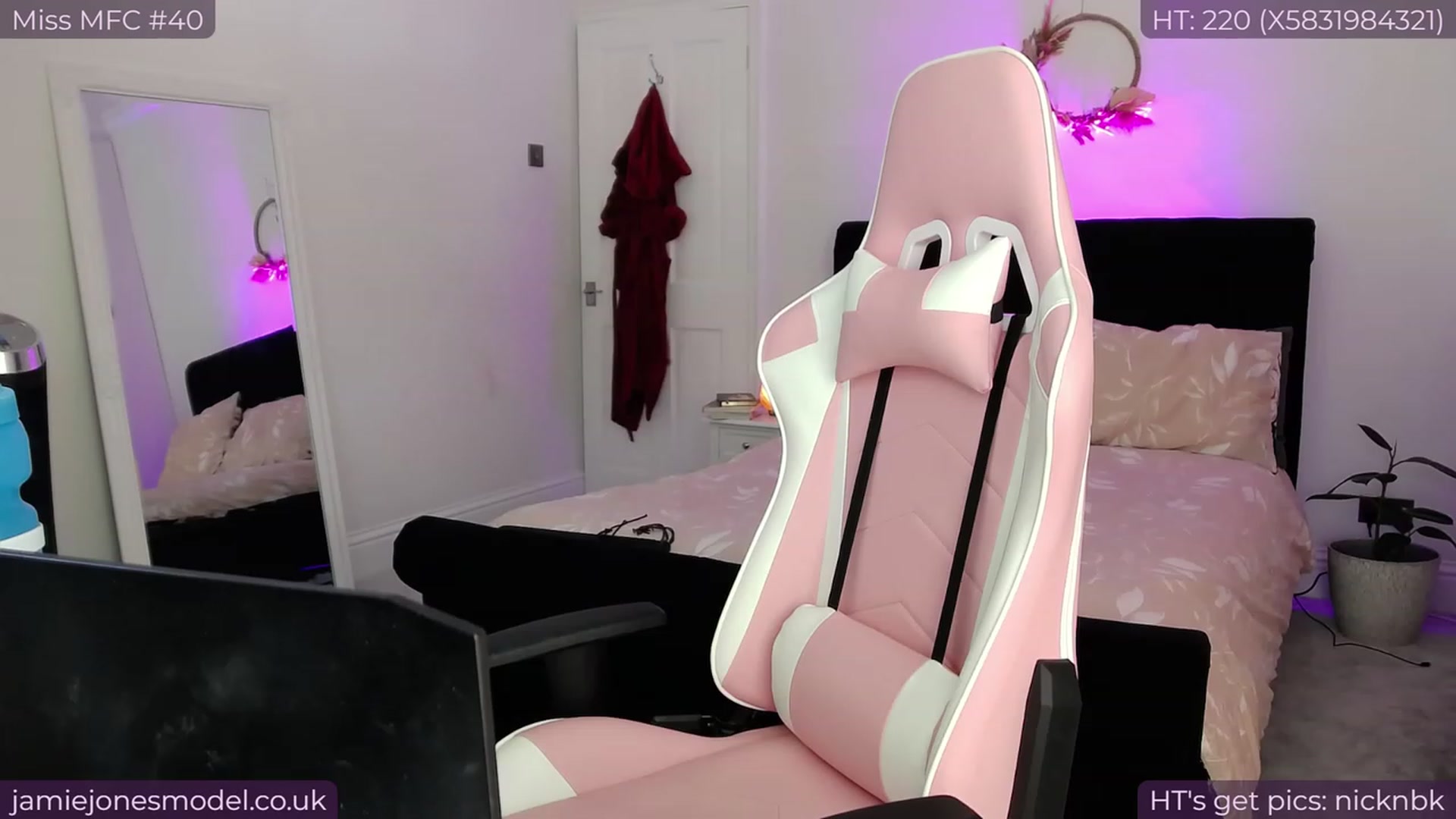 Gallery image thumbnail from jamiejones's myfreecams stream on, 09/15/2023, 13:02 image 20 of 20