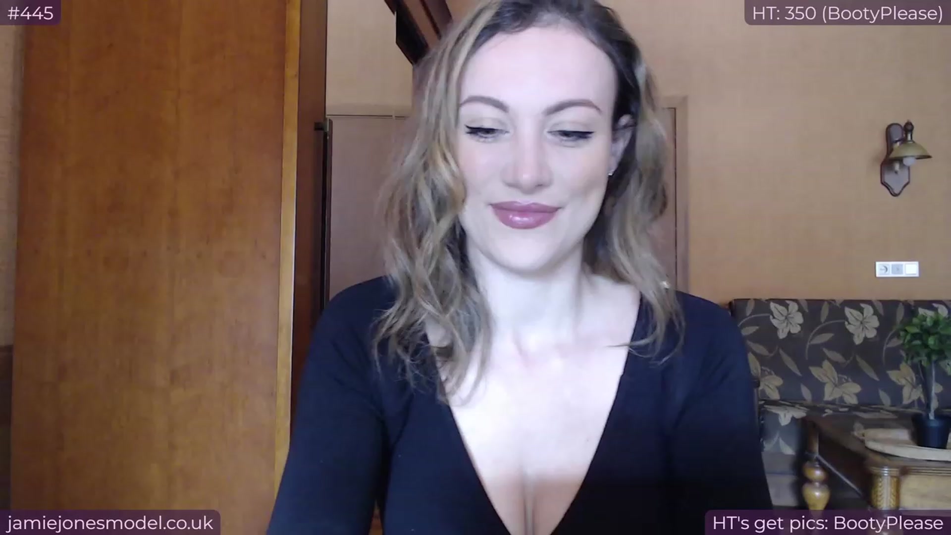 Gallery image thumbnail from jamiejones's myfreecams stream on, 10/04/2023, 12:43 image 10 of 20