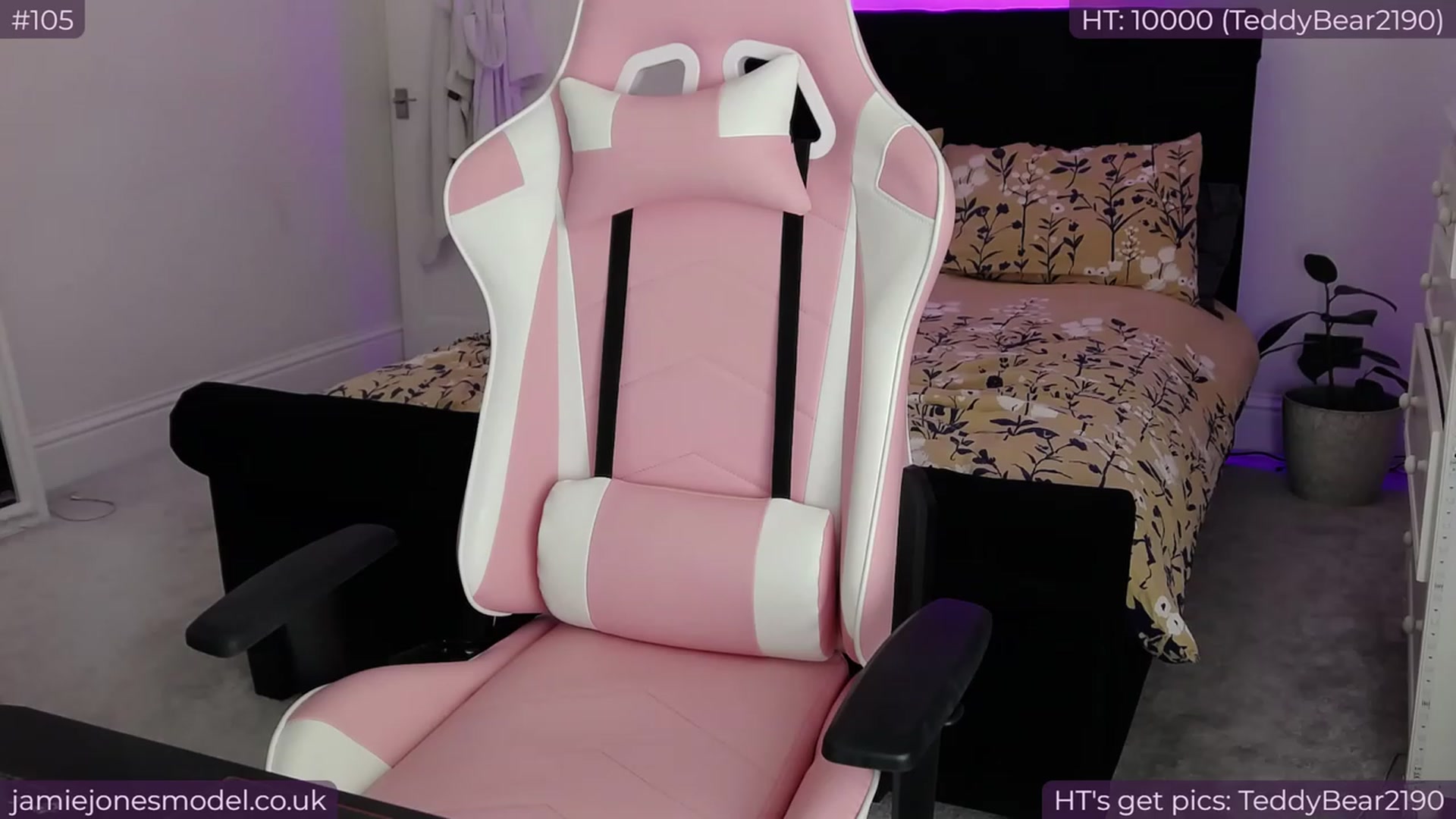 Gallery image thumbnail from jamiejones's myfreecams stream on, 10/06/2023, 24:06 image 18 of 20