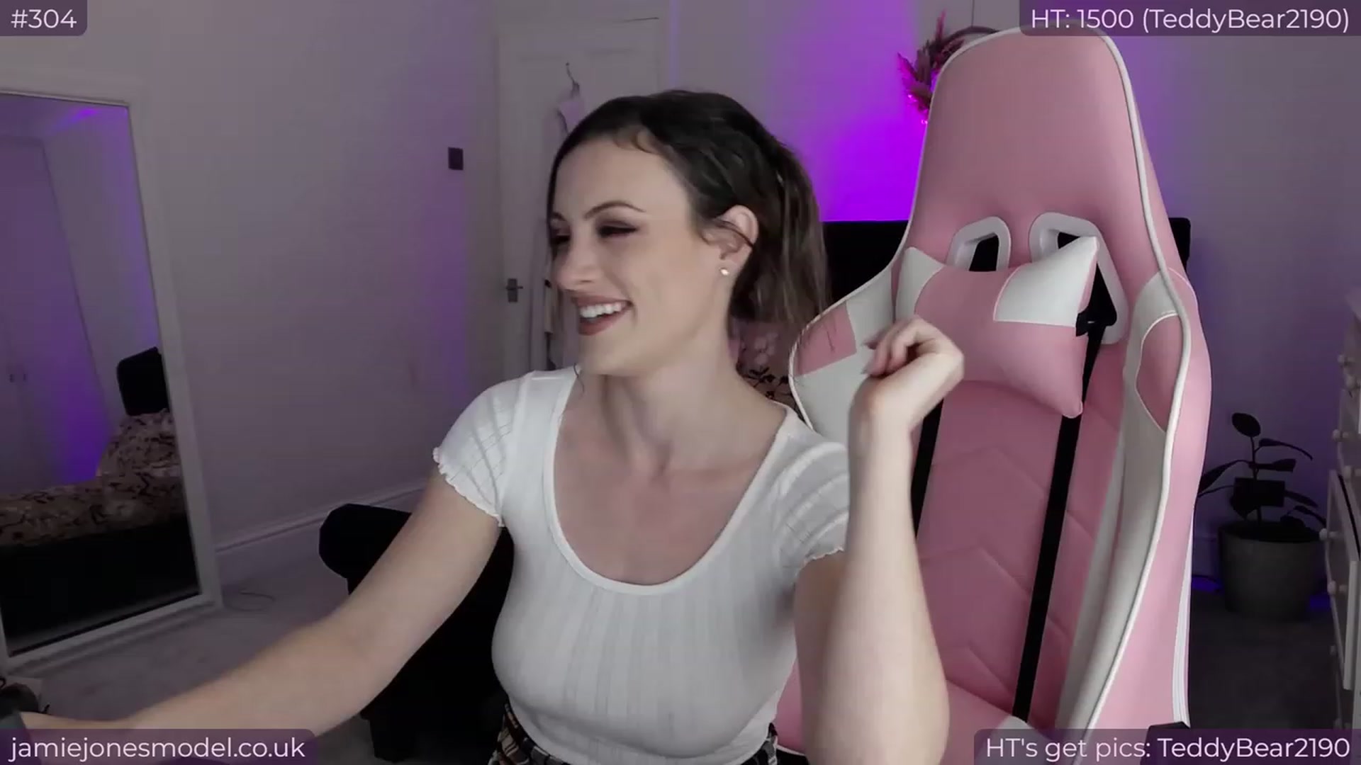 Gallery image thumbnail from jamiejones's myfreecams stream on, 10/06/2023, 24:06 image 2 of 20