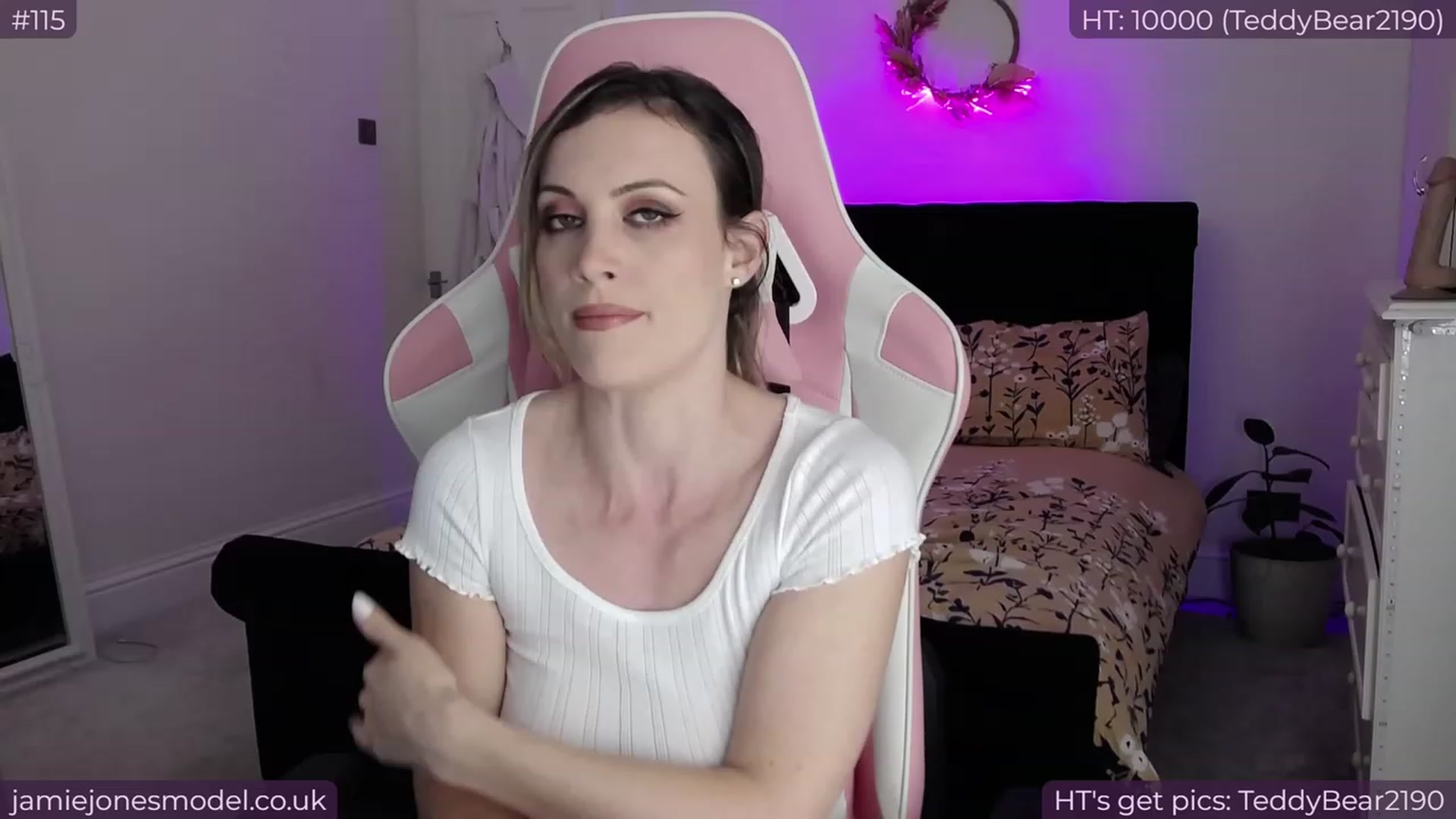 Gallery image thumbnail from jamiejones's myfreecams stream on, 10/06/2023, 24:06 image 15 of 20