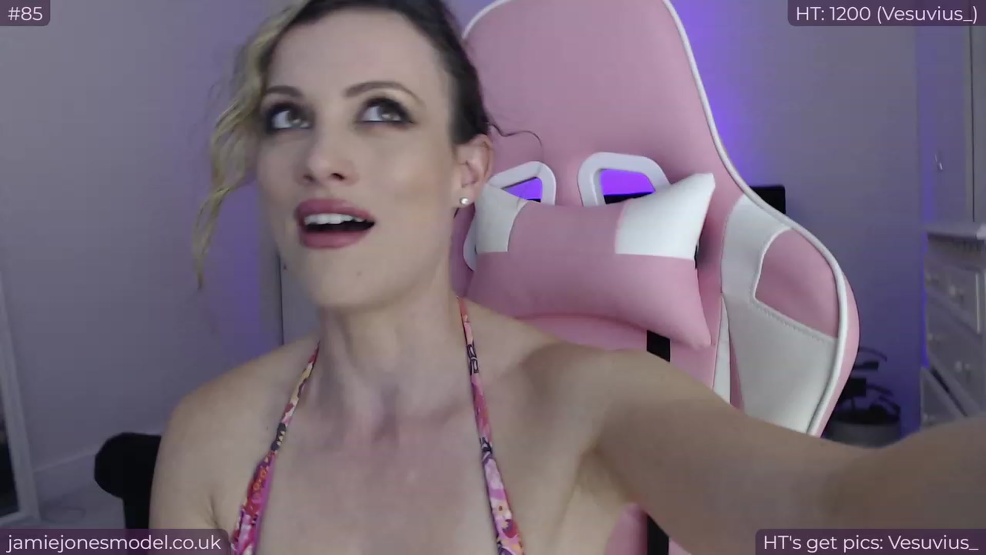 Gallery image thumbnail from jamiejones's myfreecams stream on, 10/06/2023, 17:32 image 15 of 20