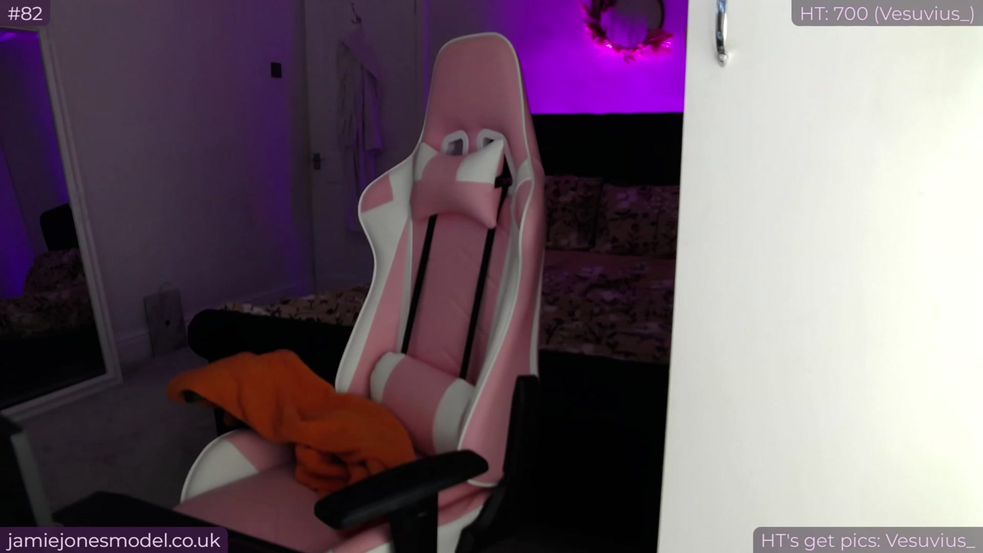 Gallery image thumbnail from jamiejones's myfreecams stream on, 10/07/2023, 16:43 image 17 of 20