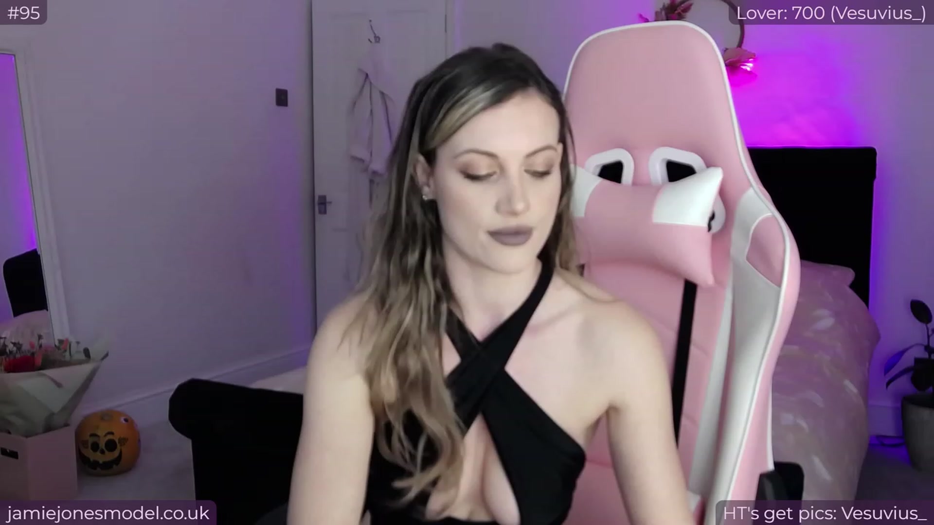 Gallery image thumbnail from jamiejones's myfreecams stream on, 10/23/2023, 16:51 image 6 of 20