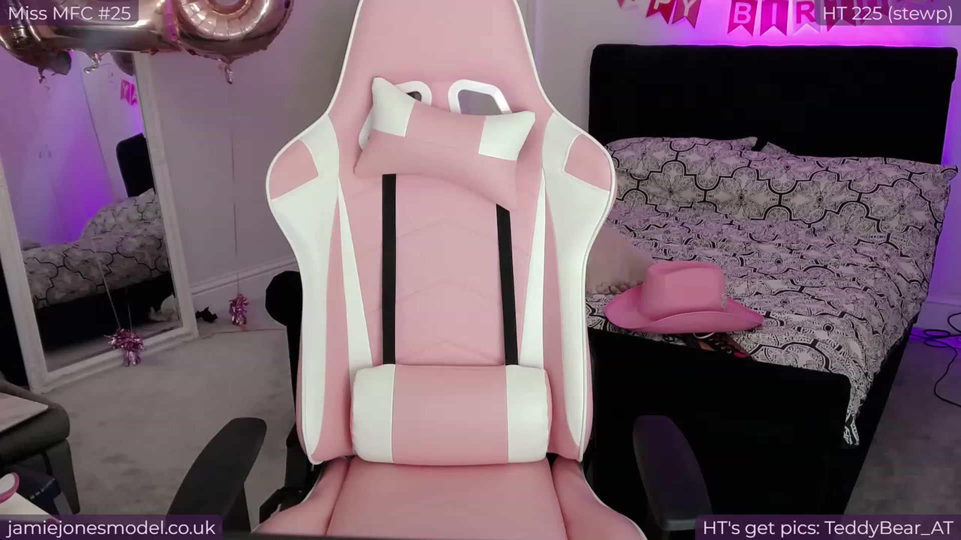 Gallery image thumbnail from jamiejones's myfreecams stream on, 11/10/2023, 24:30 image 20 of 20