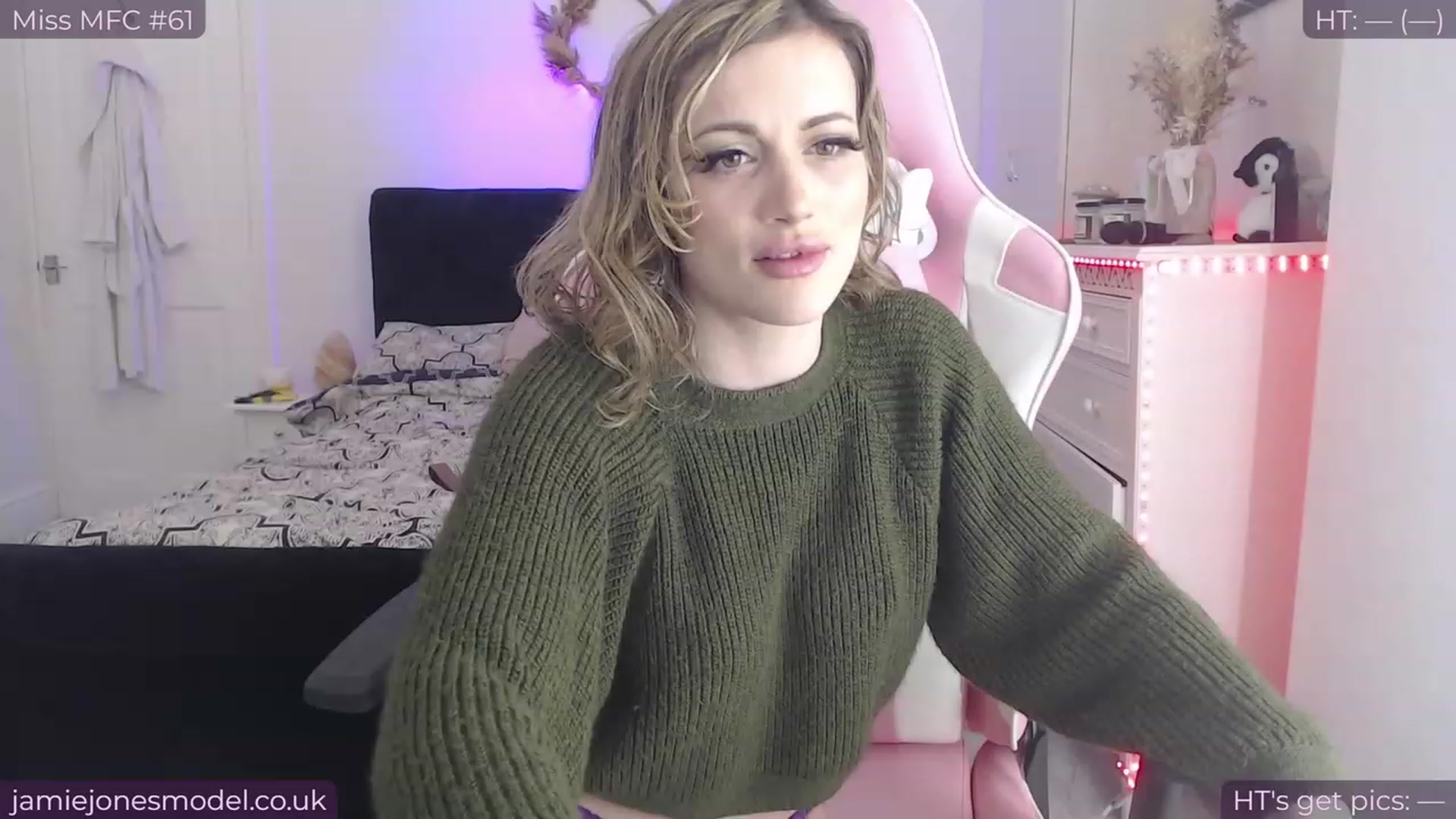 Gallery image thumbnail from jamiejones's myfreecams stream on, 12/01/2023, 24:02 image 8 of 20
