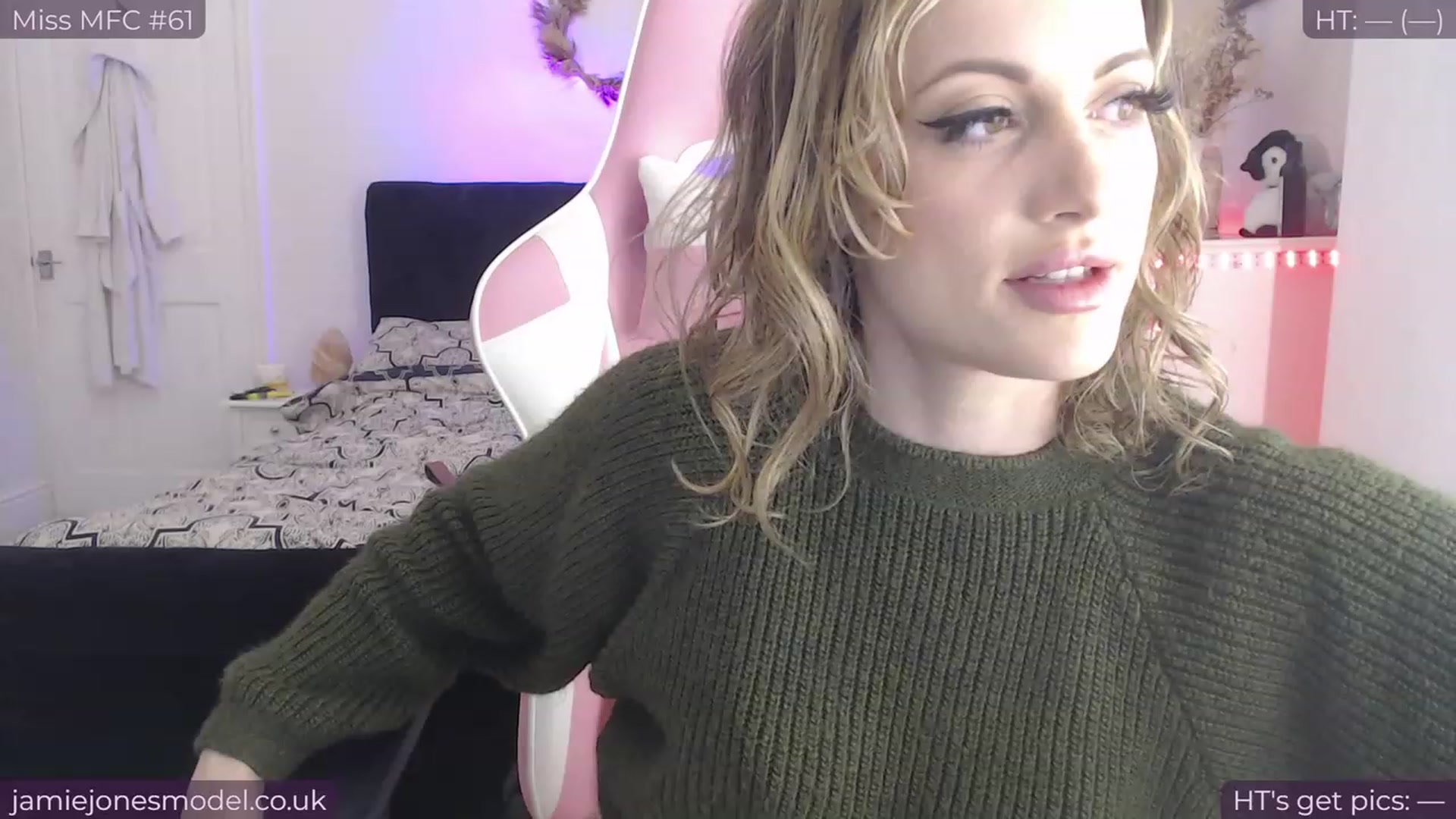 Gallery image thumbnail from jamiejones's myfreecams stream on, 12/01/2023, 24:02 image 10 of 20