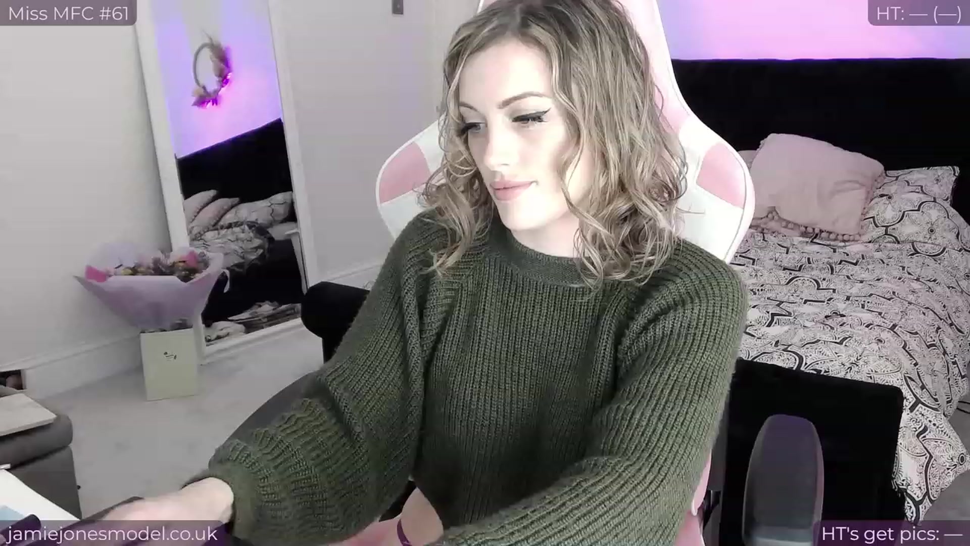 Gallery image thumbnail from jamiejones's myfreecams stream on, 12/01/2023, 24:02 image 1 of 20