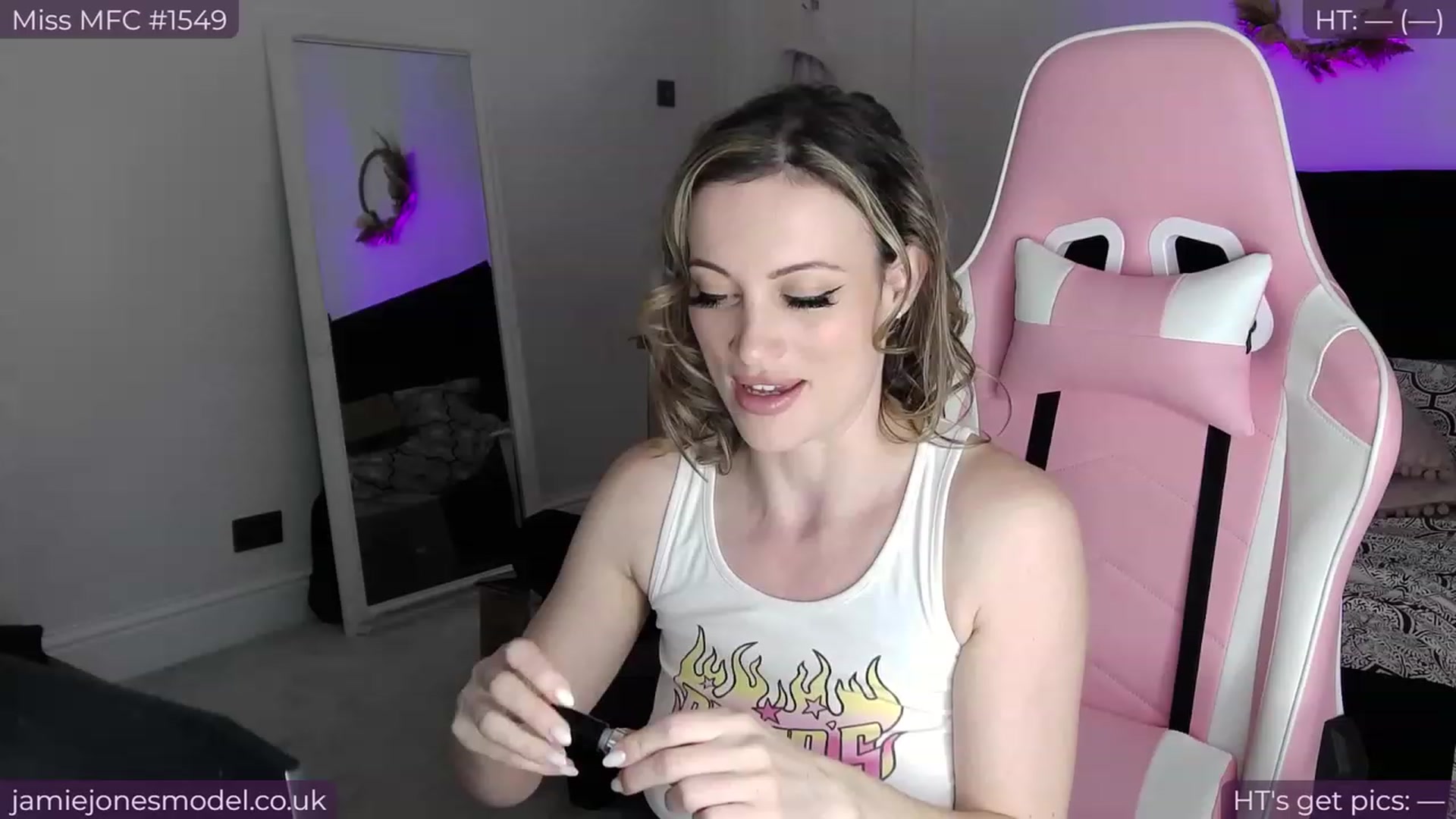 Gallery image thumbnail from jamiejones's myfreecams stream on, 12/01/2023, 22:25 image 10 of 20