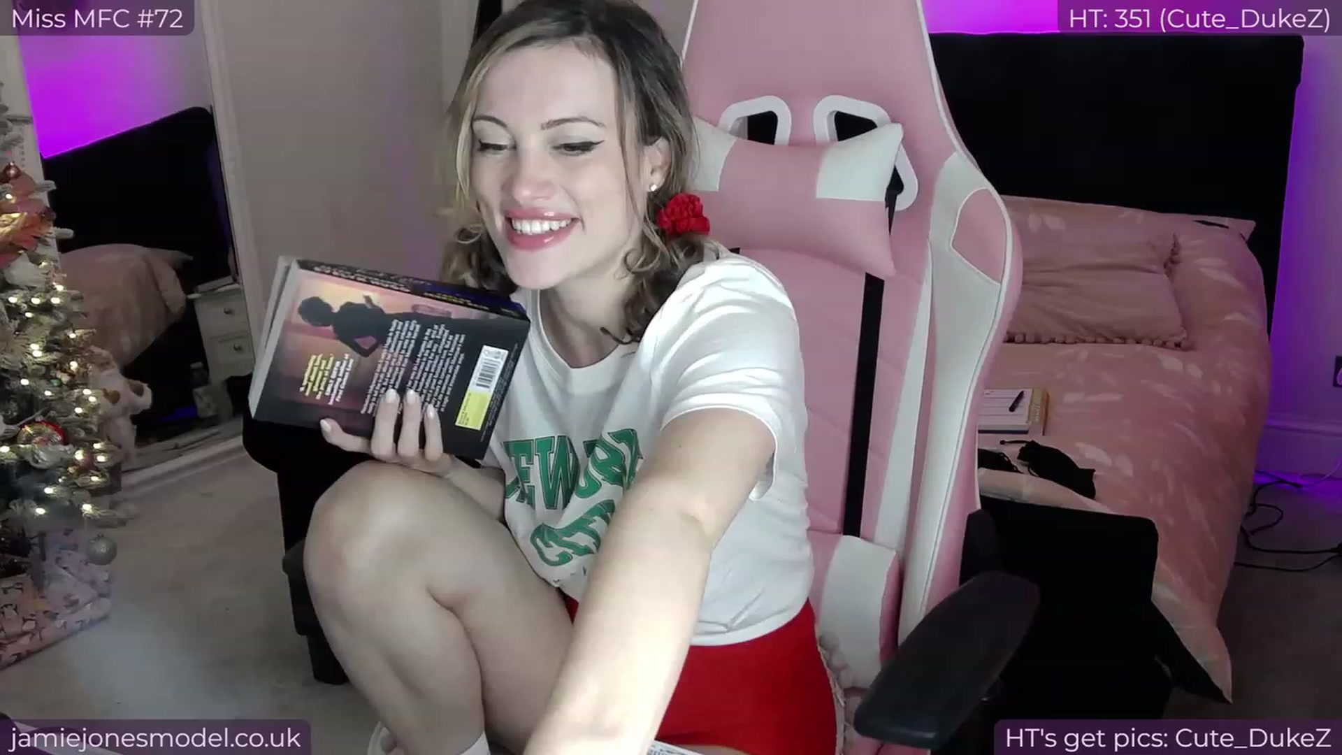 Gallery image thumbnail from jamiejones's myfreecams stream on, 12/15/2023, 01:43 image 2 of 20