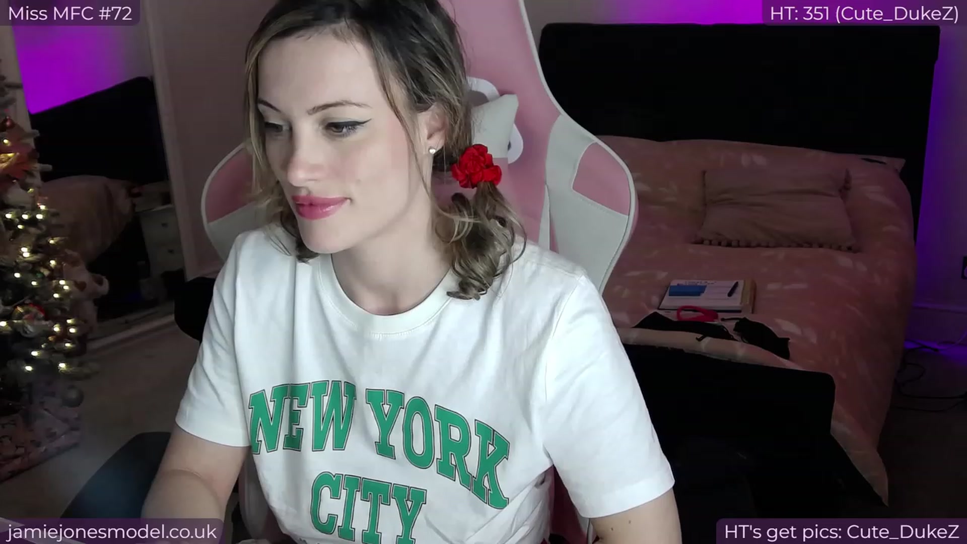 Gallery image thumbnail from jamiejones's myfreecams stream on, 12/15/2023, 01:43 image 1 of 20