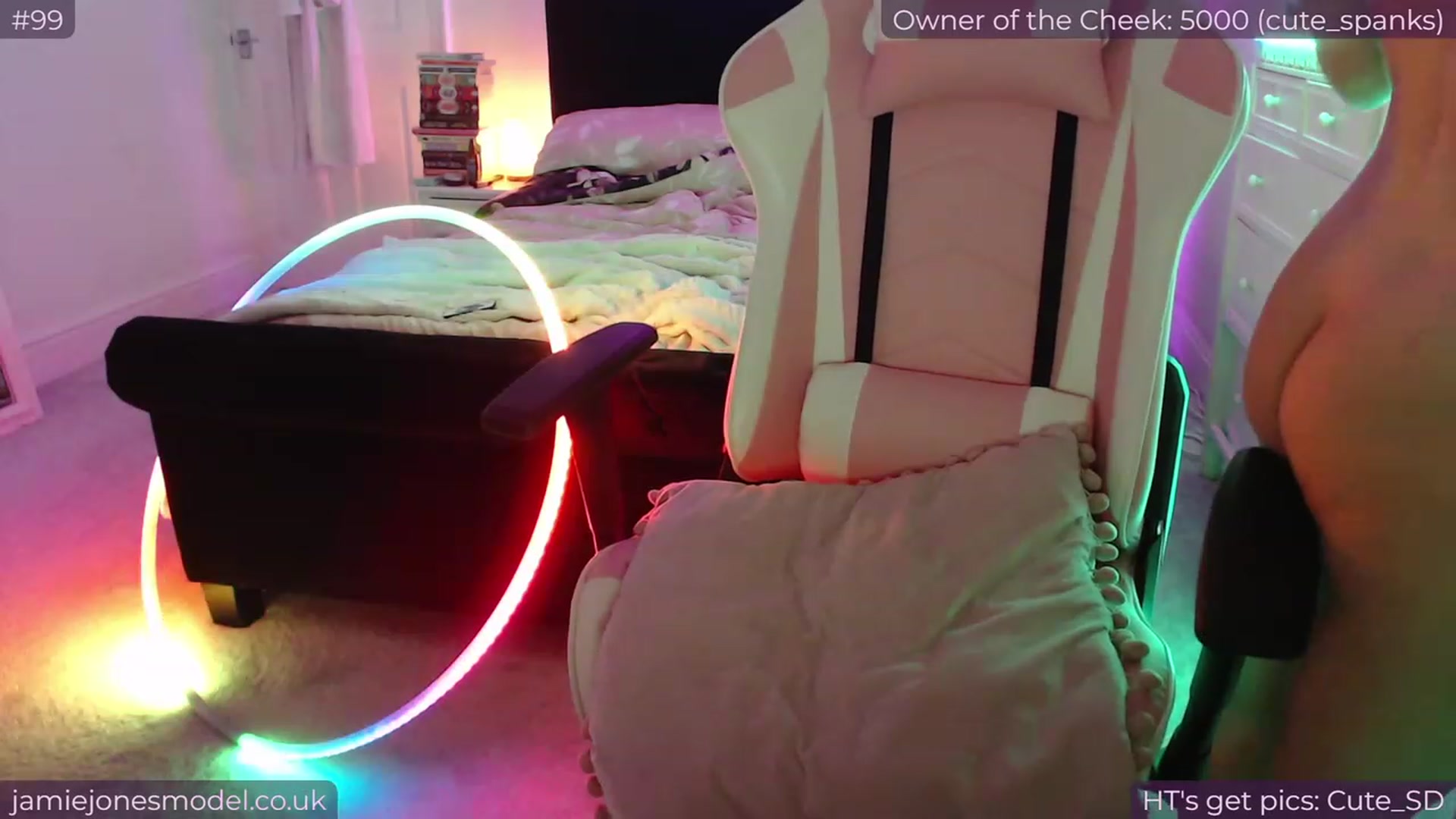 Gallery image thumbnail from jamiejones's myfreecams stream on, 02/21/2024, 02:38 image 9 of 20