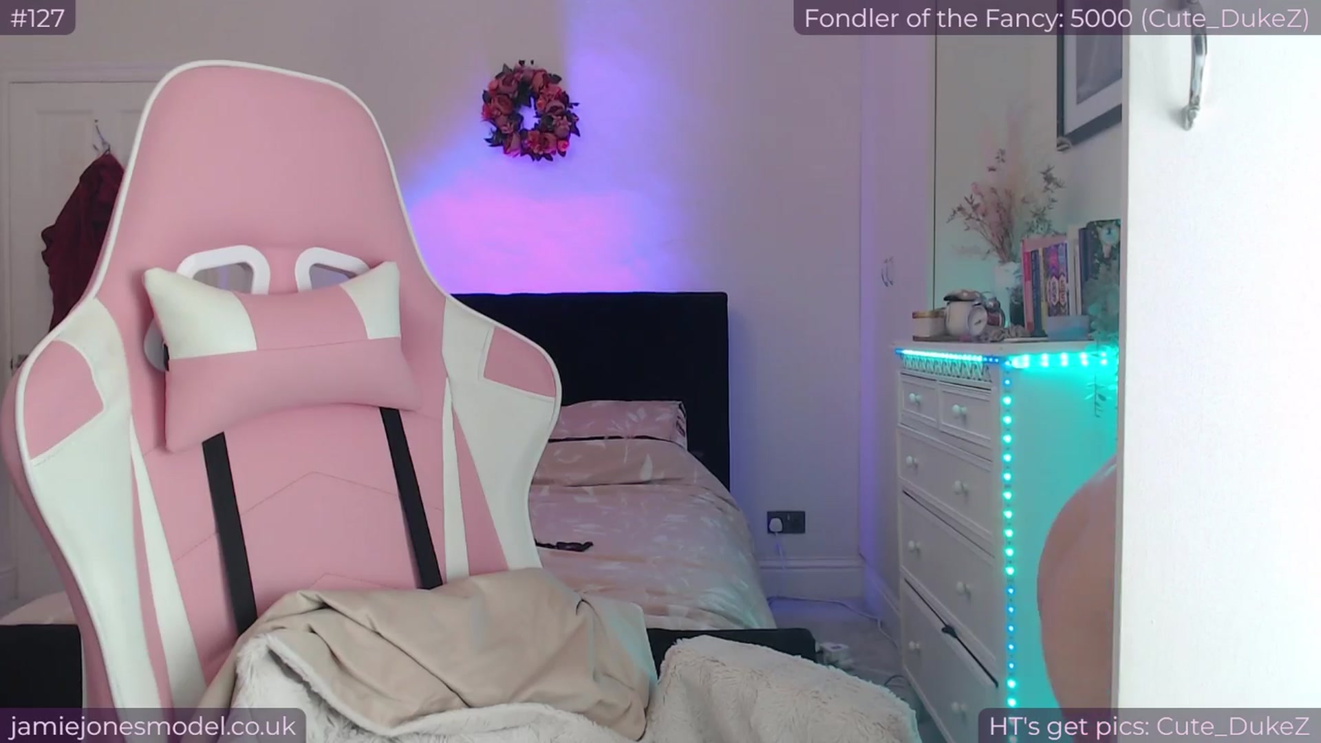 Gallery image thumbnail from jamiejones's myfreecams stream on, 04/07/2024, 22:34 image 4 of 20