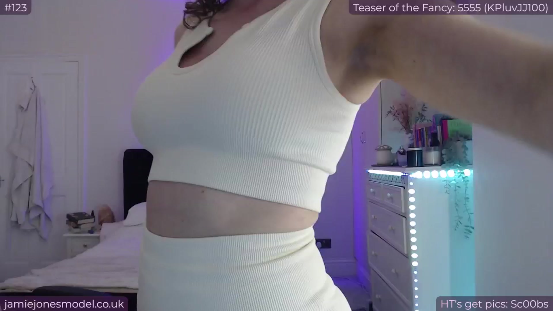 Gallery image thumbnail from jamiejones's myfreecams stream on, 04/26/2024, 23:45 image 3 of 20