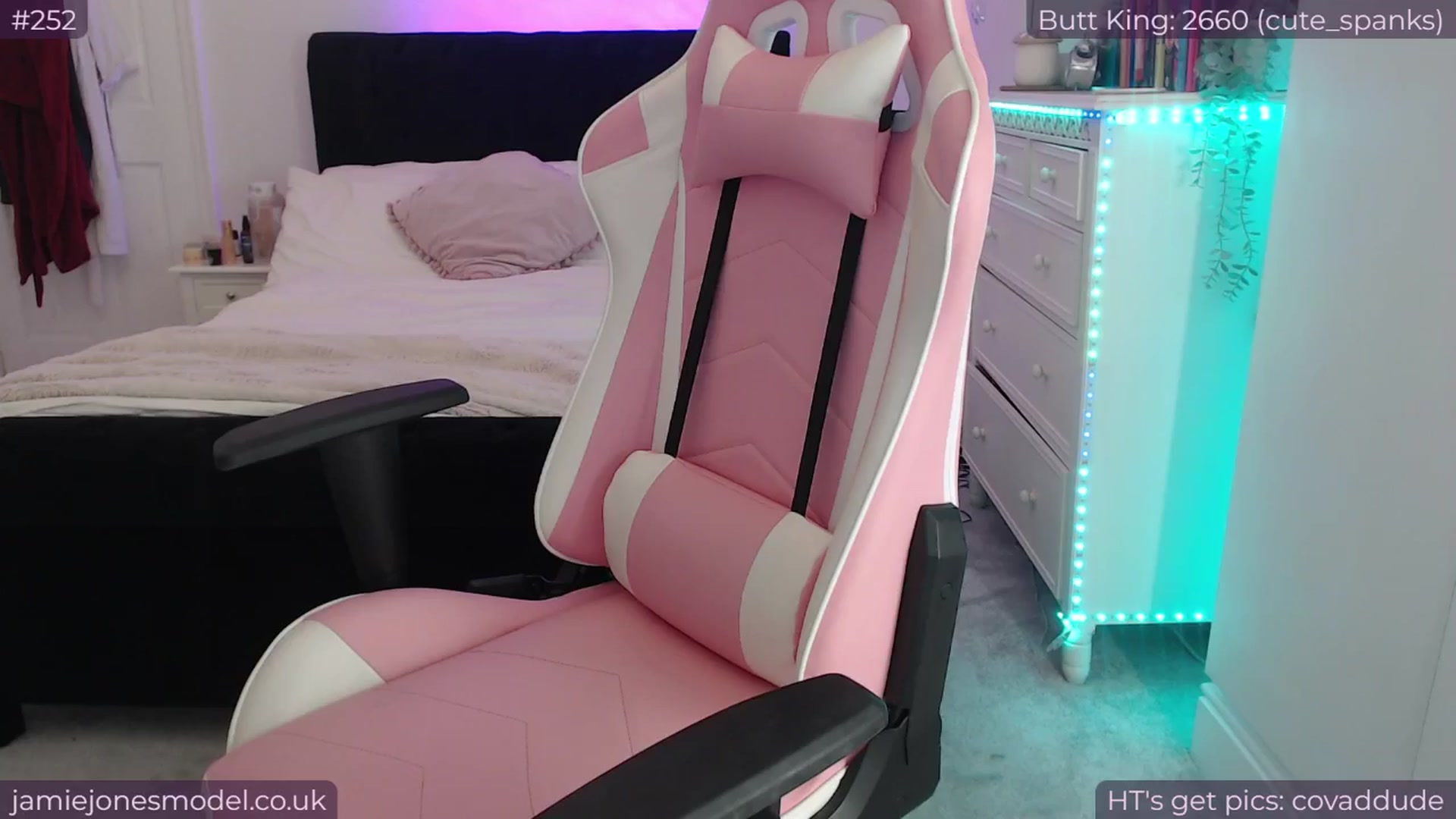Gallery image thumbnail from jamiejones's myfreecams stream on, 05/16/2024, 24:55 image 7 of 20