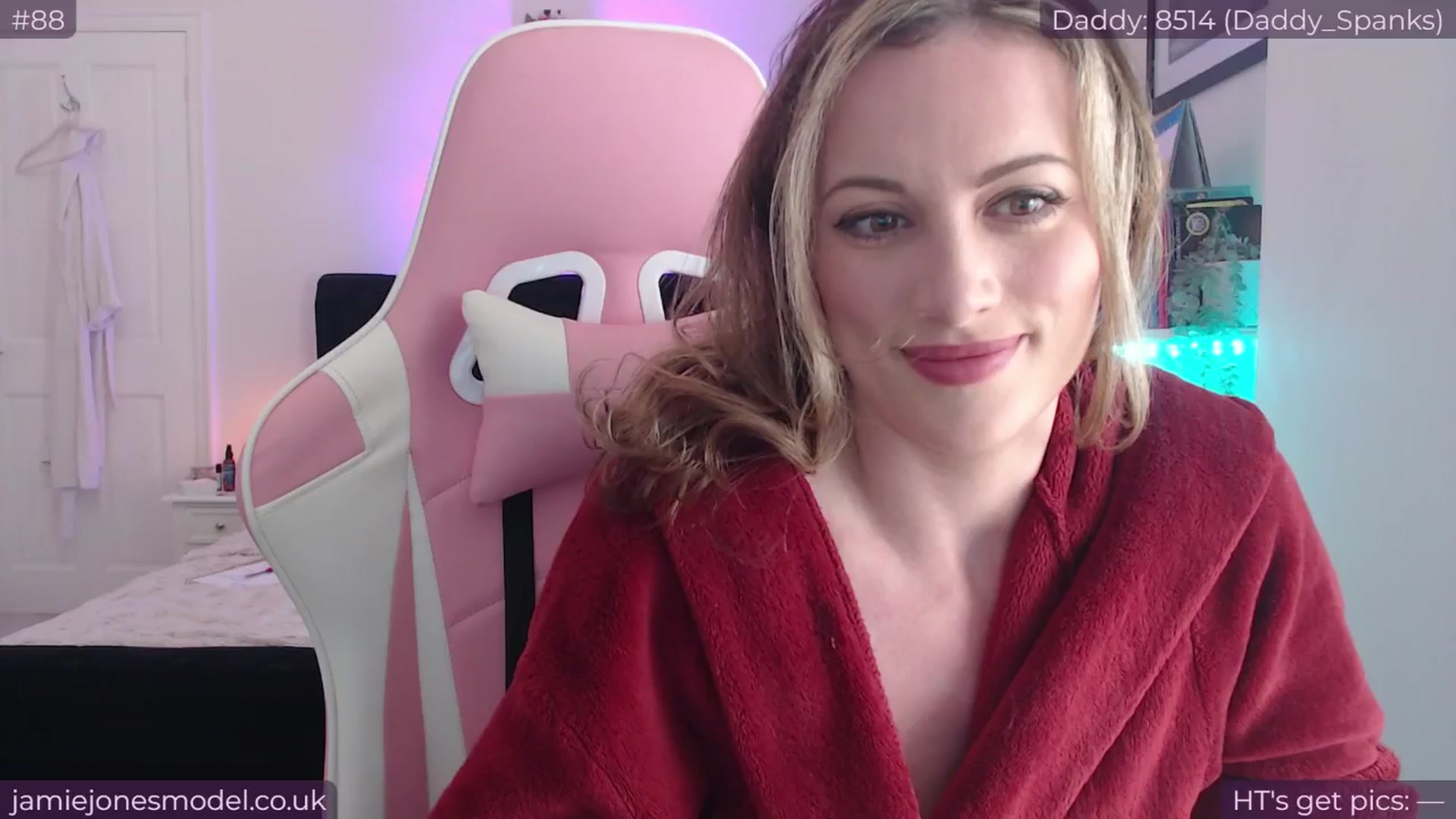 Gallery image thumbnail from jamiejones's myfreecams stream on, 06/11/2024, 24:43 image 1 of 20