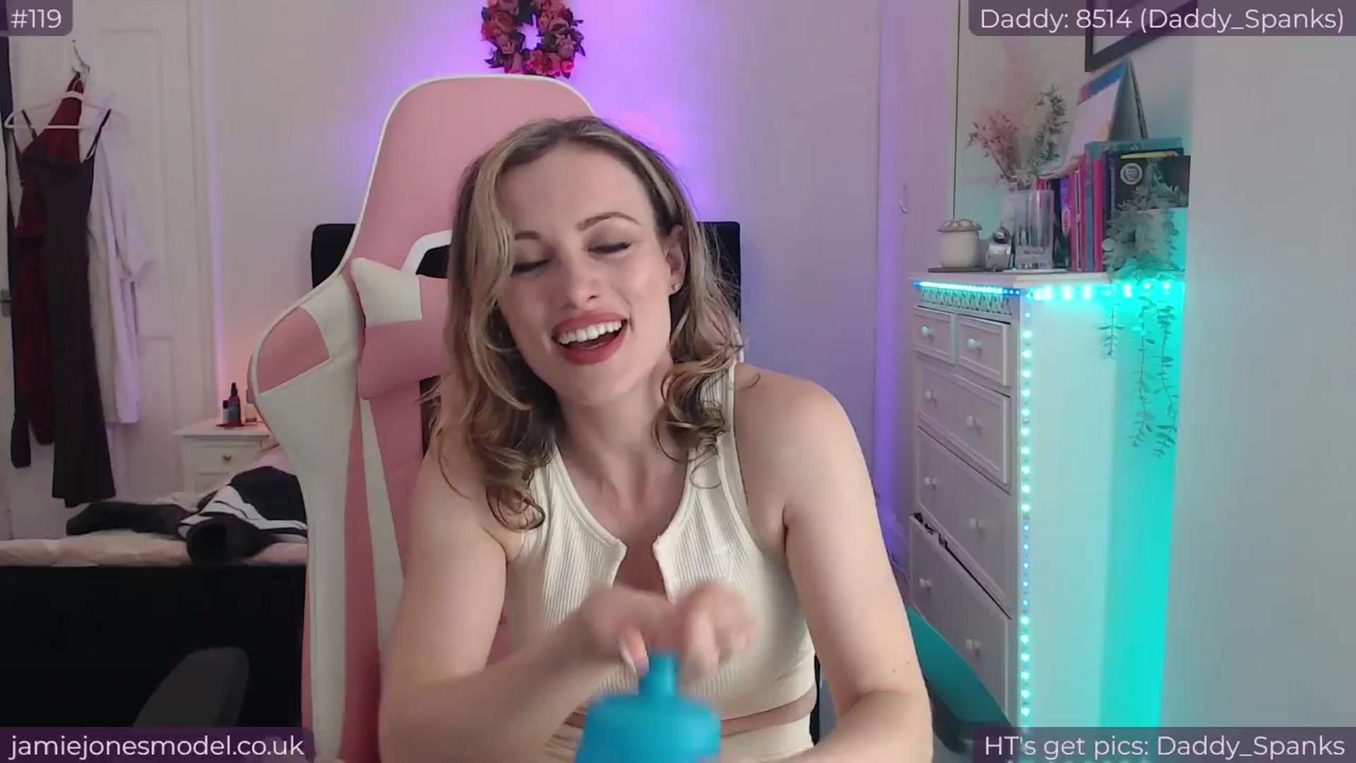 Gallery image thumbnail from jamiejones's myfreecams stream on, 06/15/2024, 24:48 image 3 of 20