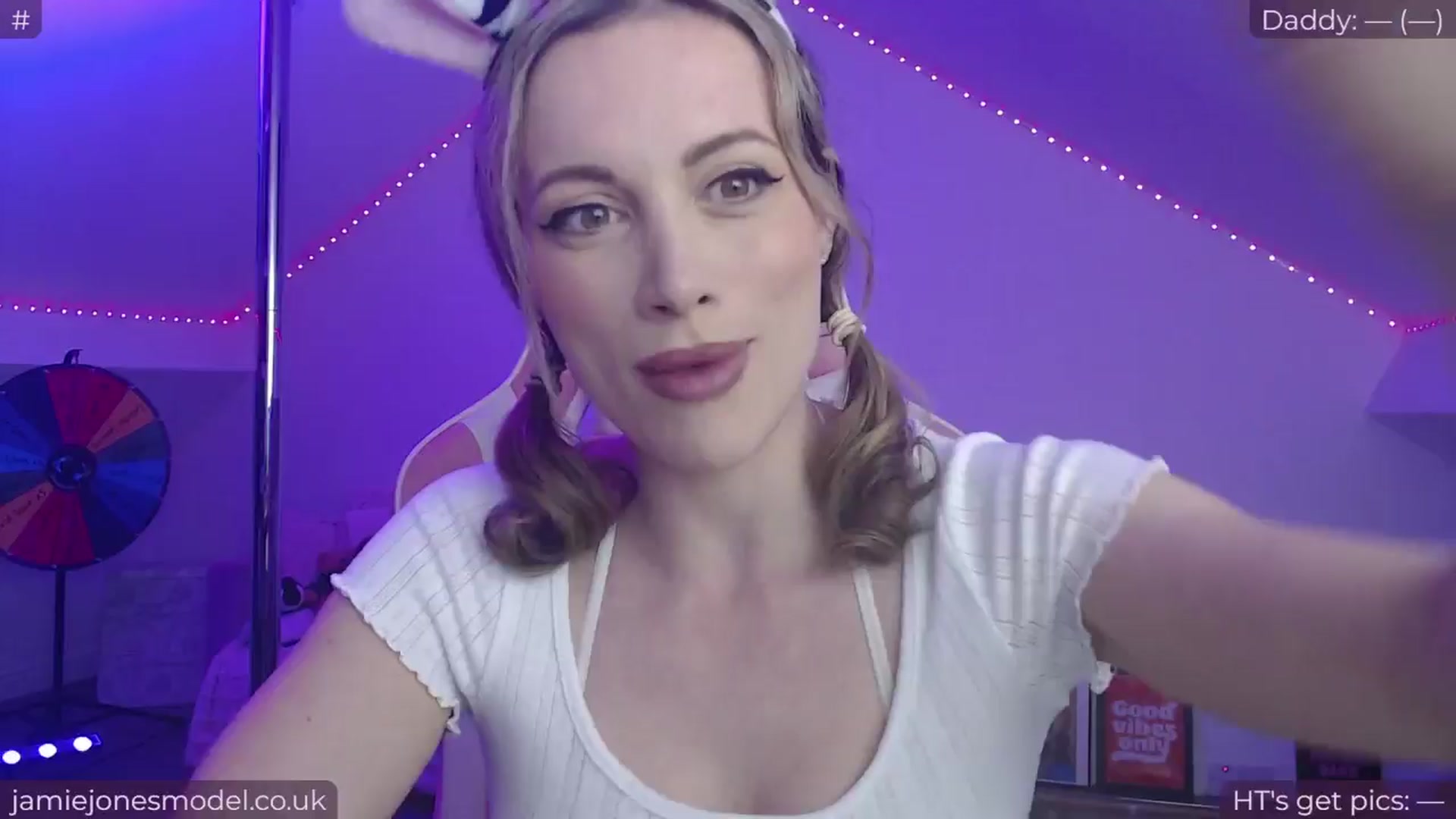 Gallery image thumbnail from jamiejones's myfreecams stream on, 07/03/2024, 01:05 image 1 of 20