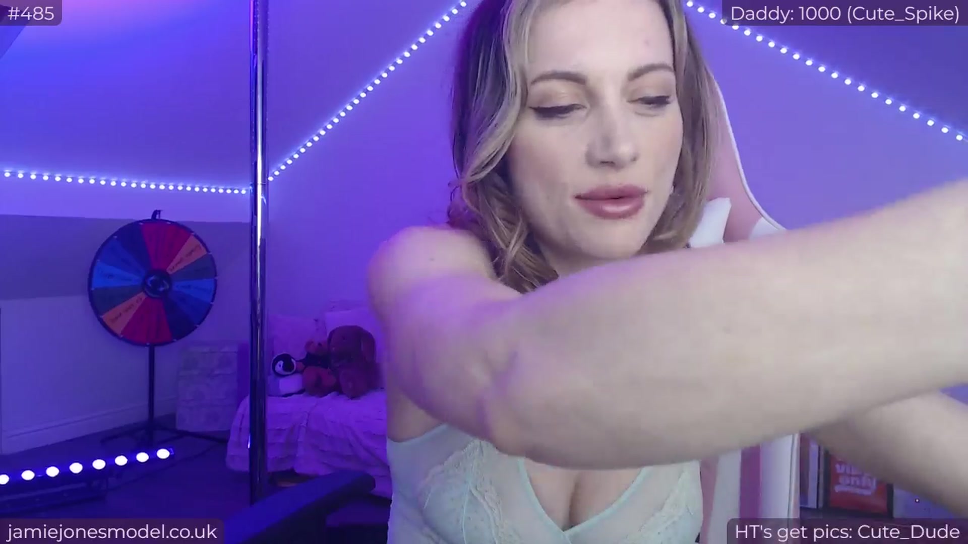 Gallery image thumbnail from jamiejones's myfreecams stream on, 07/03/2024, 23:24 image 17 of 20