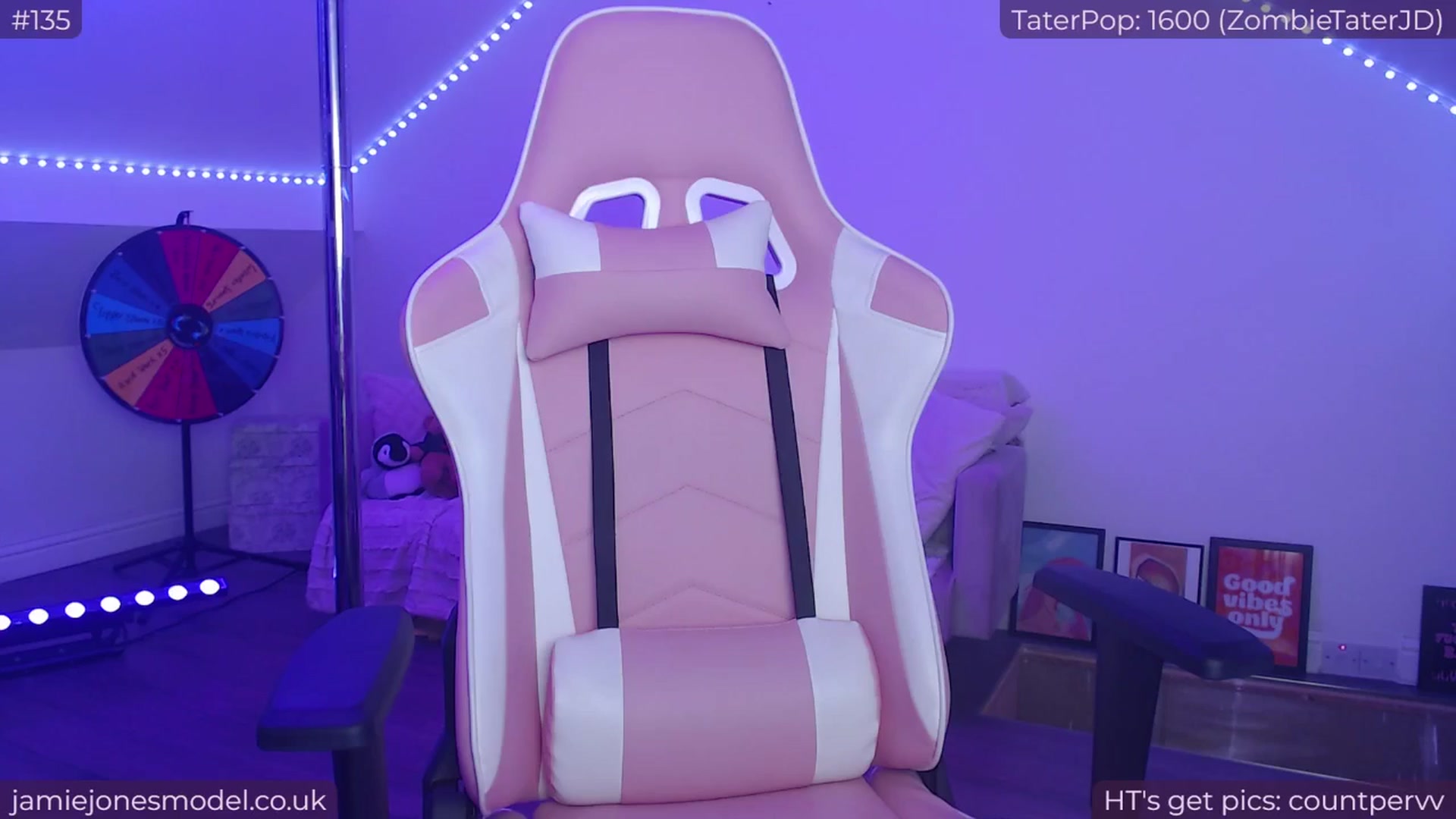 Gallery image thumbnail from jamiejones's myfreecams stream on, 07/04/2024, 03:40 image 16 of 20