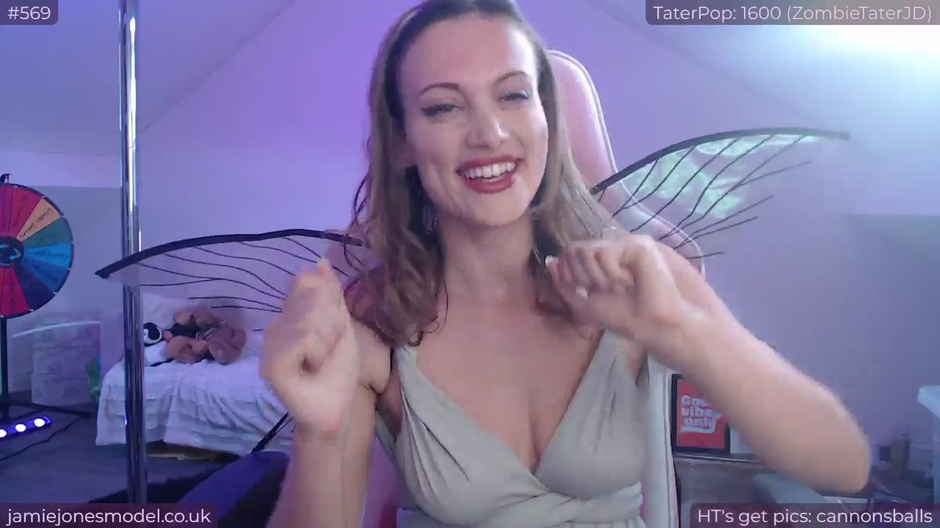 Gallery image thumbnail from jamiejones's myfreecams stream on, 07/18/2024, 20:12 image 4 of 20