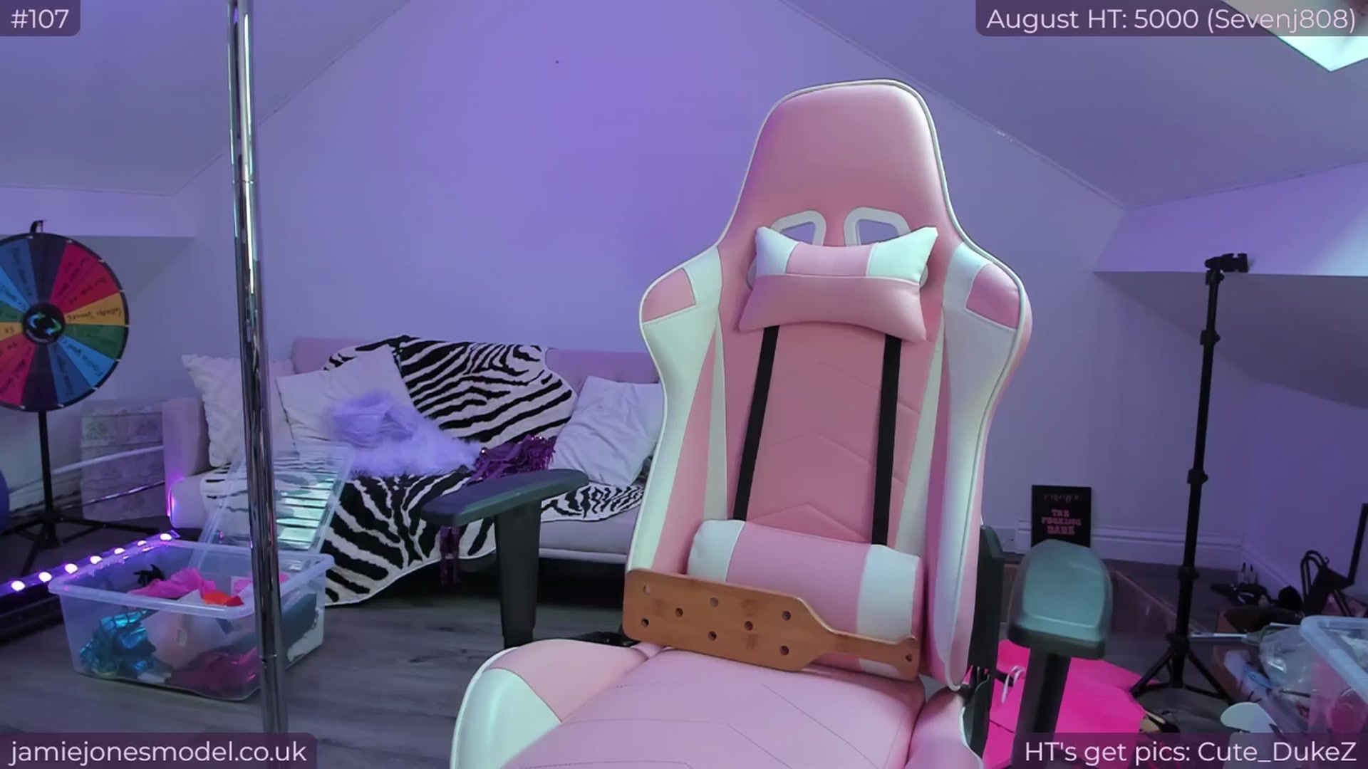 Gallery image thumbnail from jamiejones's myfreecams stream on, 08/17/2024, 16:27 image 17 of 20