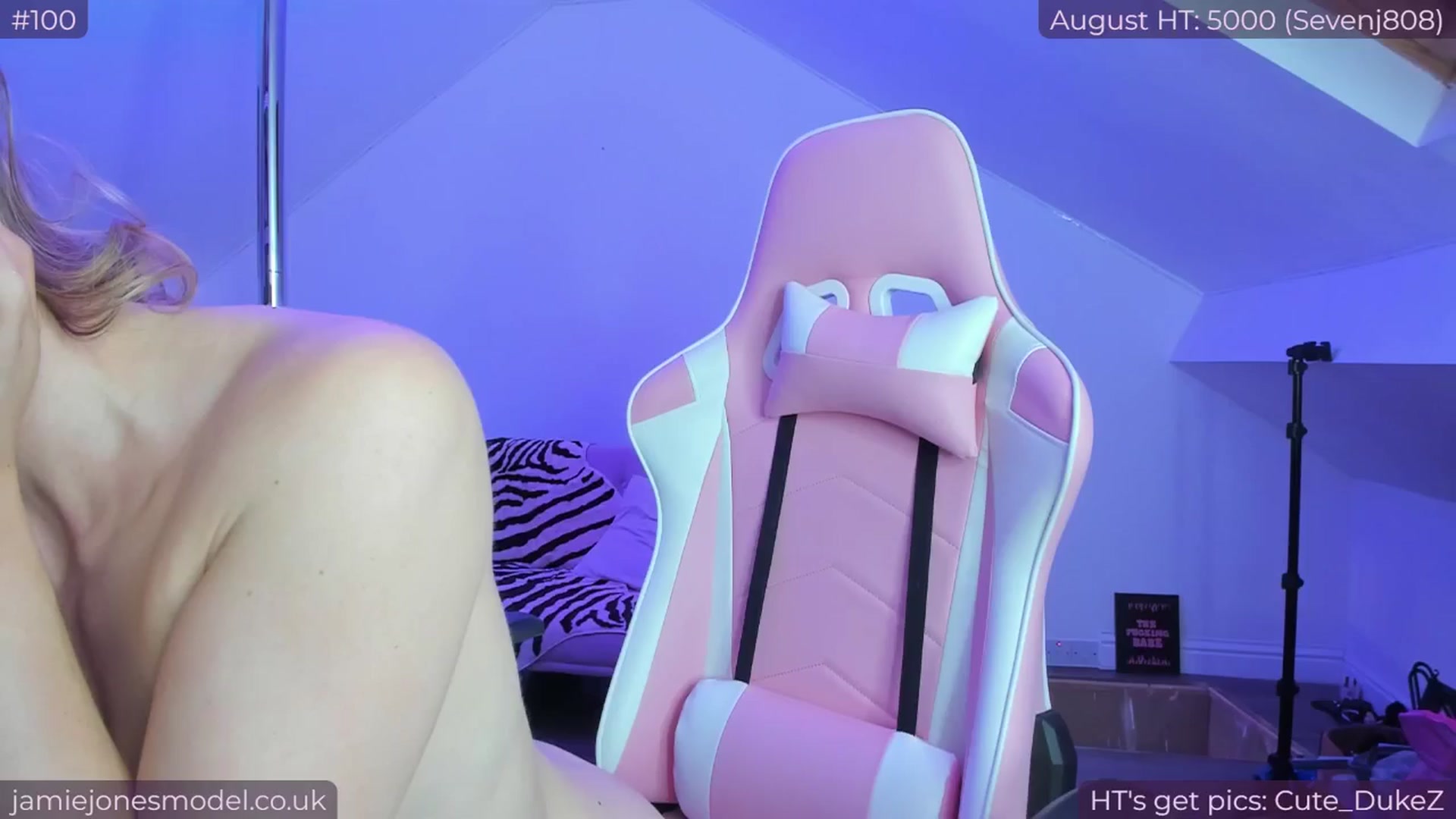 Gallery image thumbnail from jamiejones's myfreecams stream on, 08/19/2024, 24:00 image 16 of 20