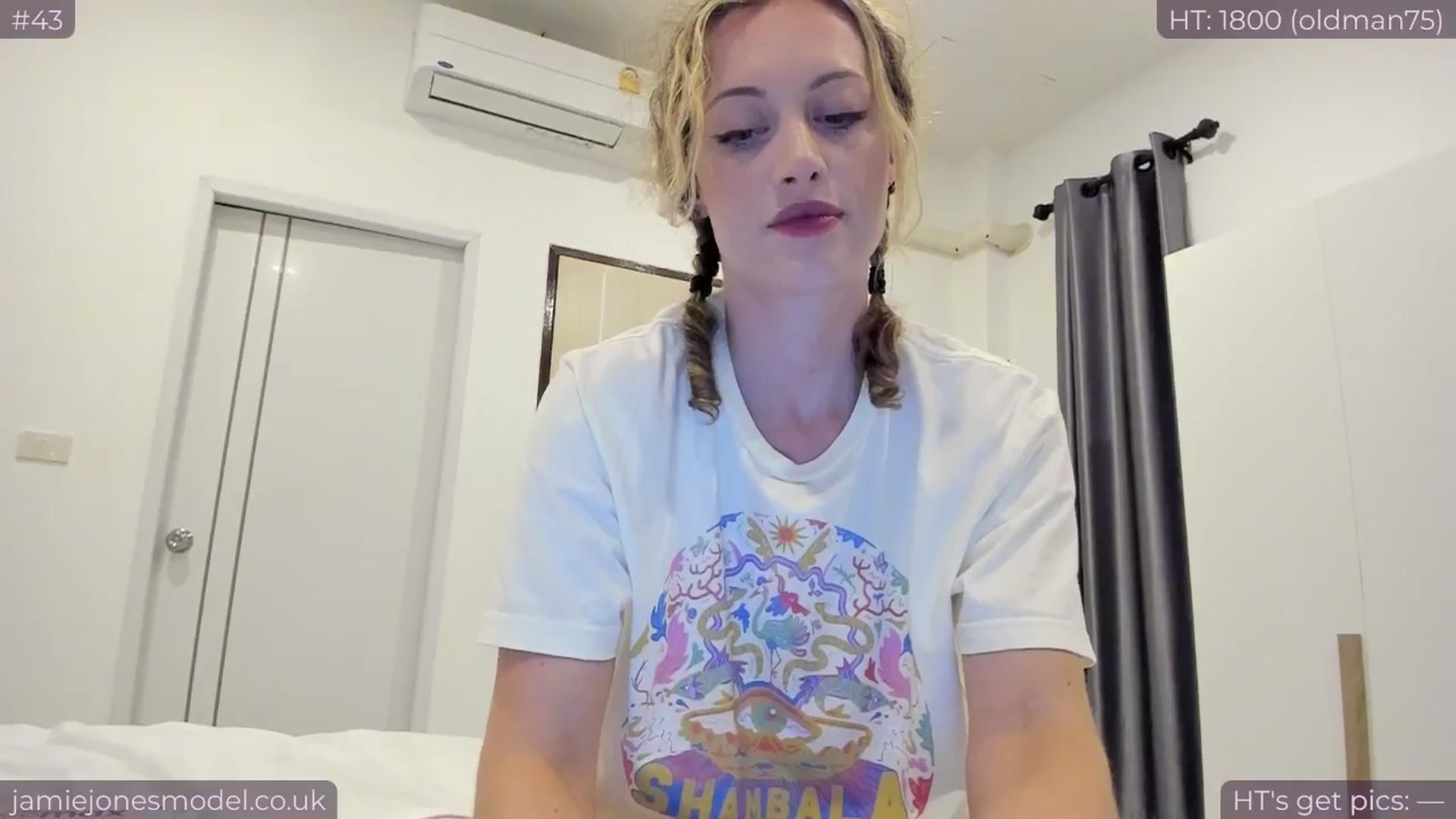 Gallery image thumbnail from jamiejones's myfreecams stream on, 11/16/2024, 13:43 image 9 of 20