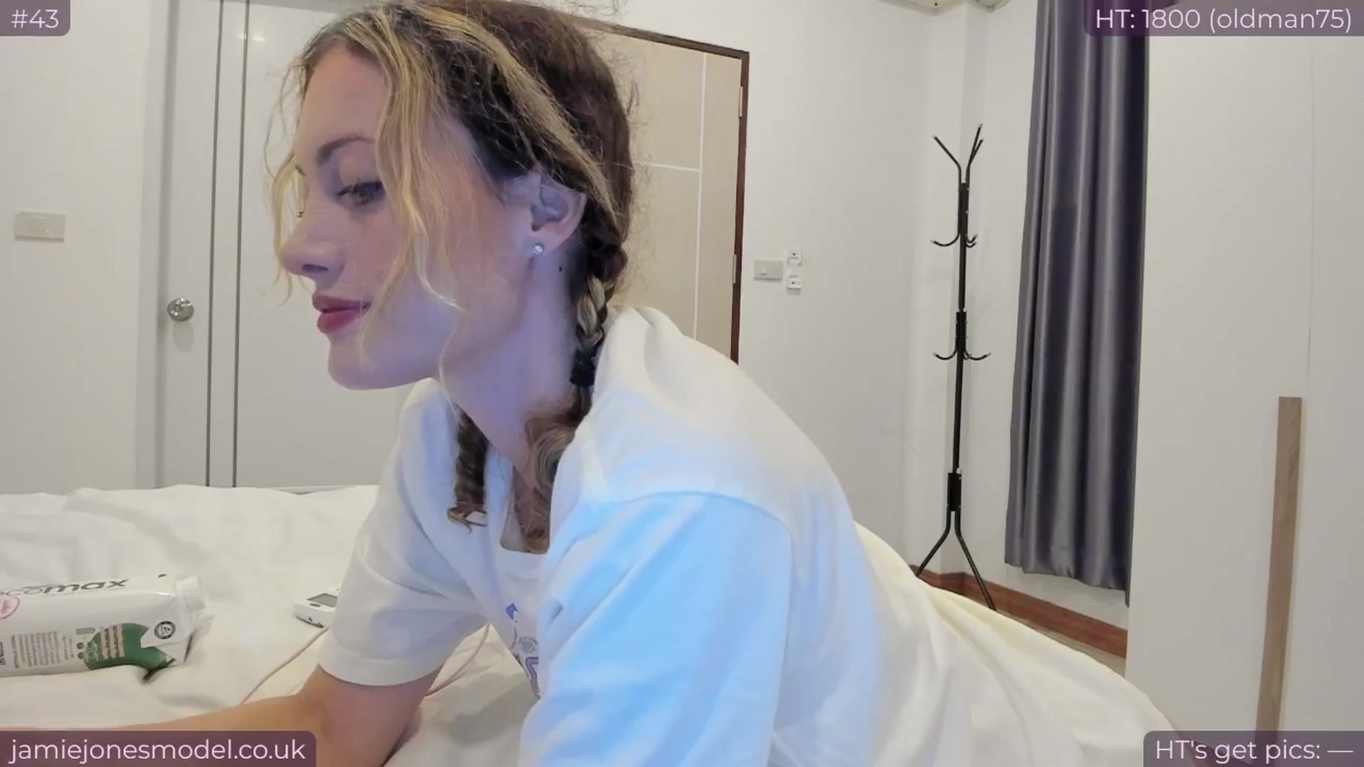 Gallery image thumbnail from jamiejones's myfreecams stream on, 11/16/2024, 13:43 image 8 of 20