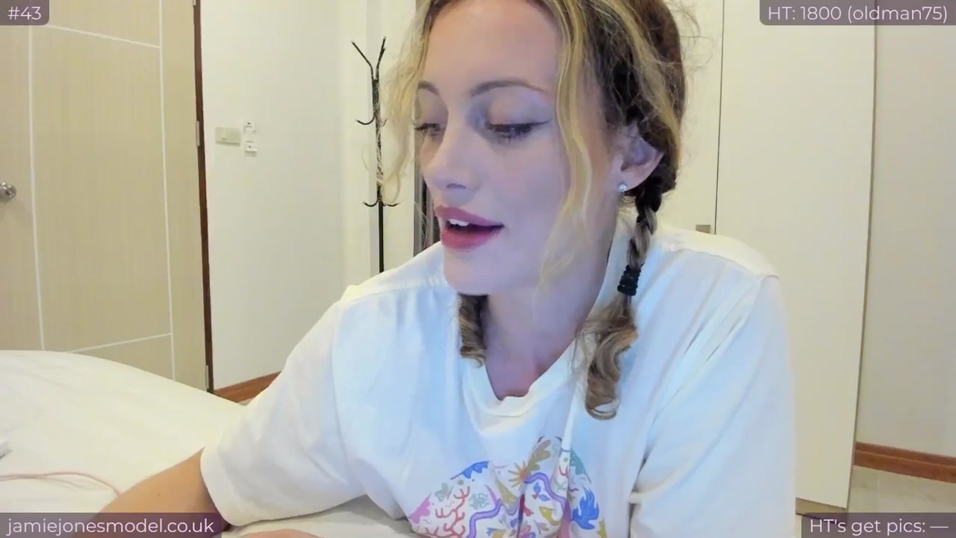 Gallery image thumbnail from jamiejones's myfreecams stream on, 11/16/2024, 13:43 image 14 of 20