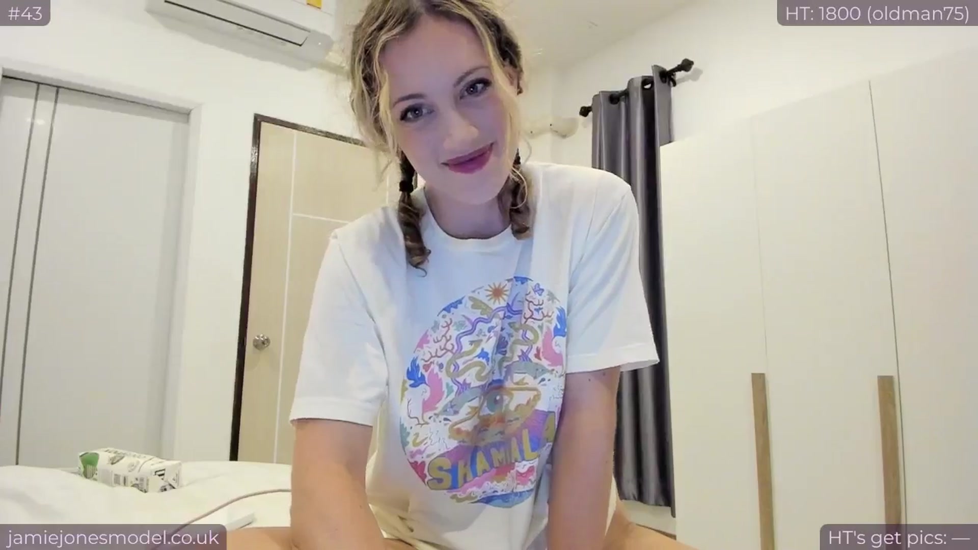 Gallery image thumbnail from jamiejones's myfreecams stream on, 11/16/2024, 13:43 image 6 of 20