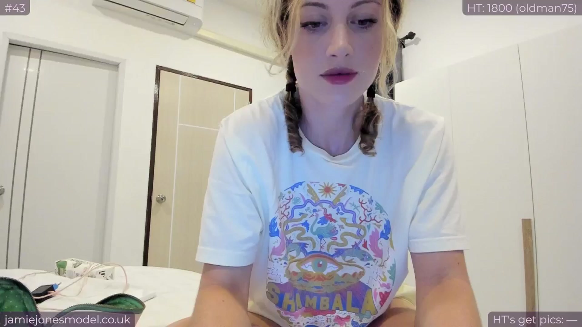 Gallery image thumbnail from jamiejones's myfreecams stream on, 11/16/2024, 13:43 image 1 of 20