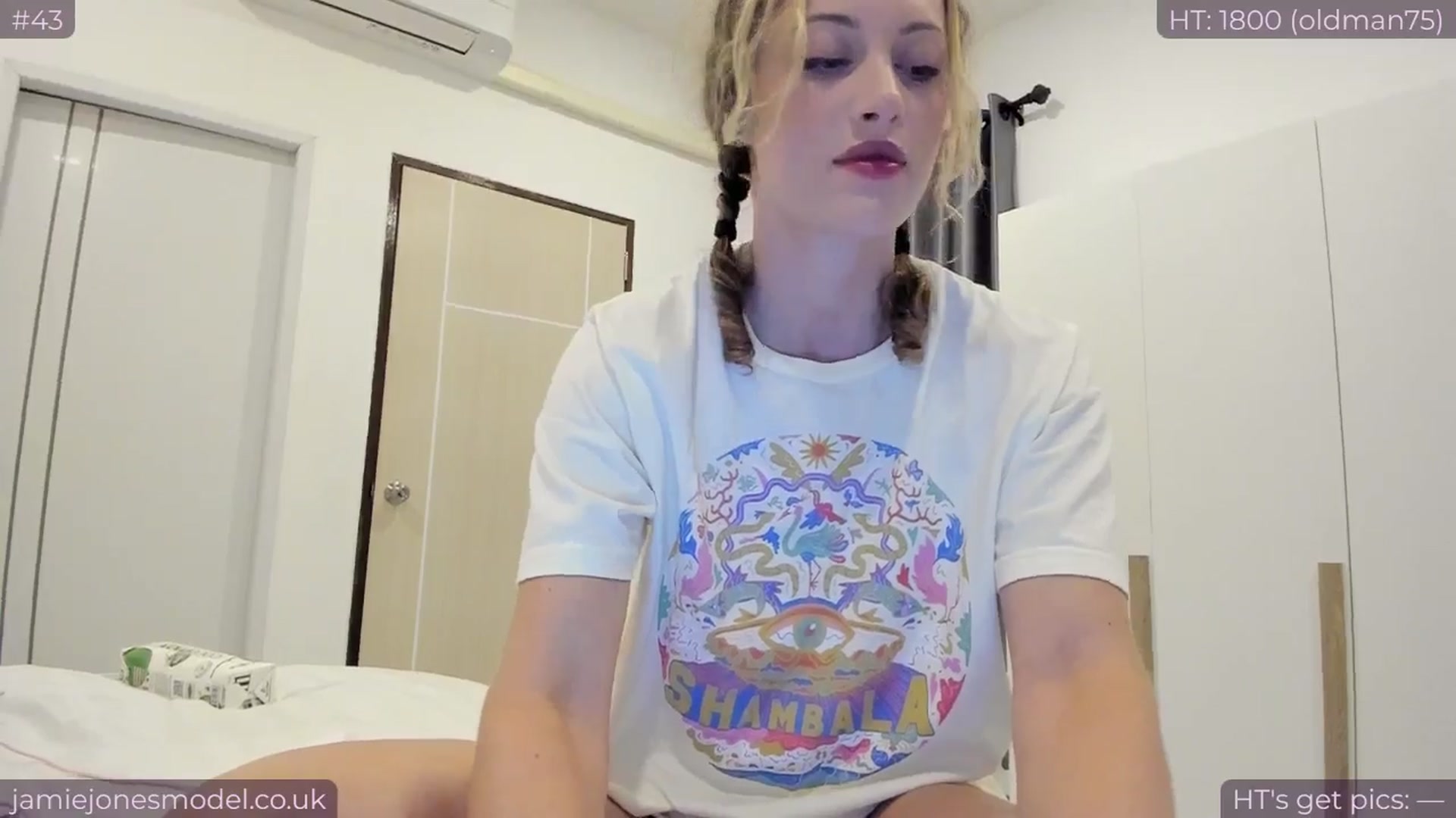 Gallery image thumbnail from jamiejones's myfreecams stream on, 11/16/2024, 13:43 image 4 of 20