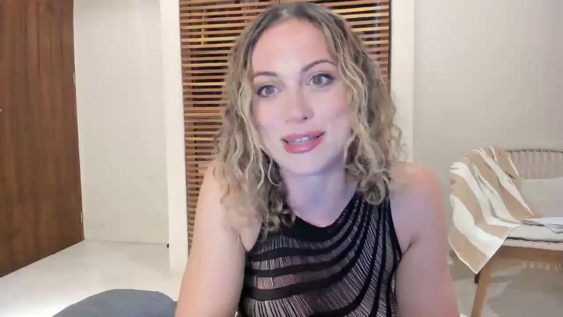 Gallery image thumbnail from jamiejones's myfreecams stream on, 04/01/2025, 24:54 image 18 of 20