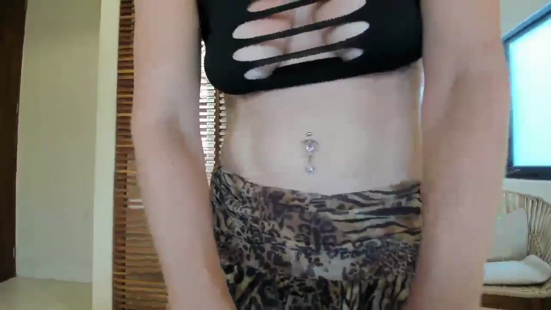 Gallery image thumbnail from jamiejones's myfreecams stream on, 04/04/2025, 23:52 image 14 of 20