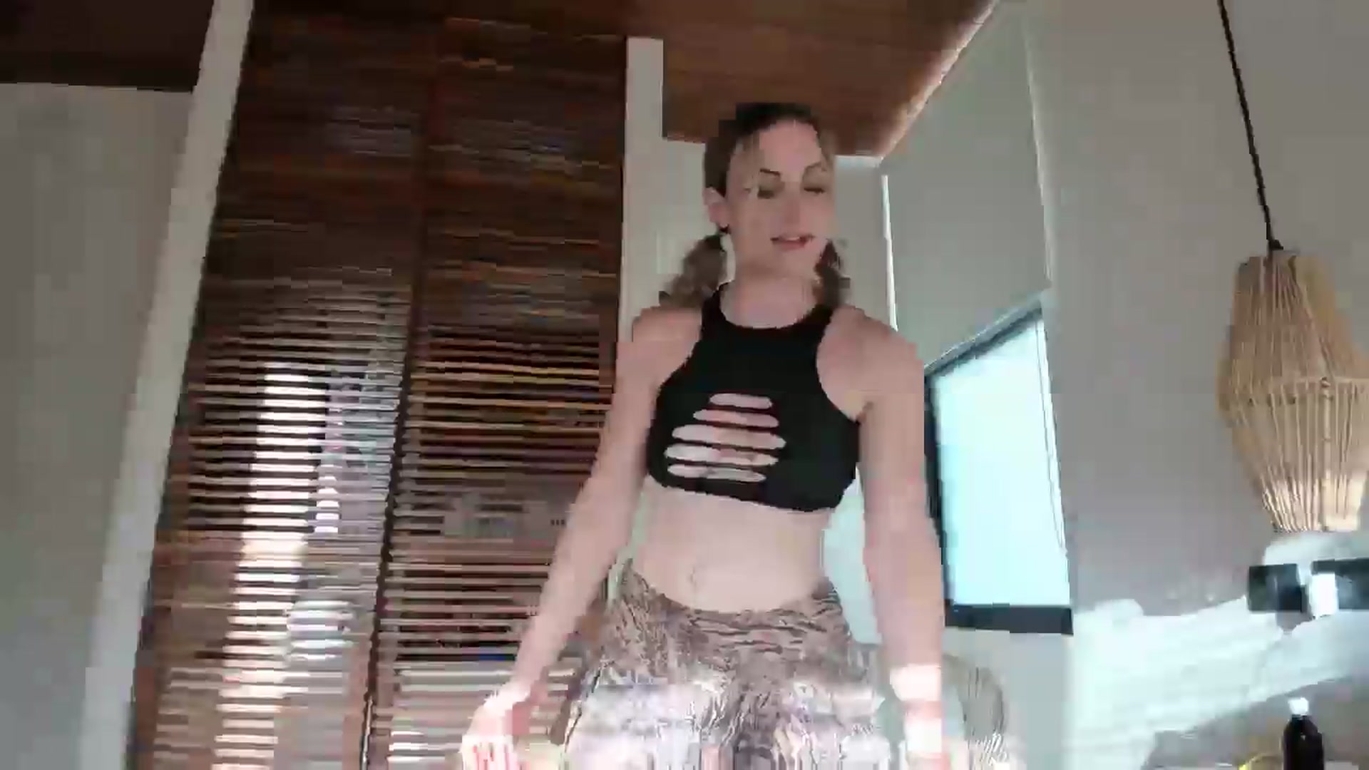Gallery image thumbnail from jamiejones's myfreecams stream on, 04/04/2025, 23:52 image 5 of 20