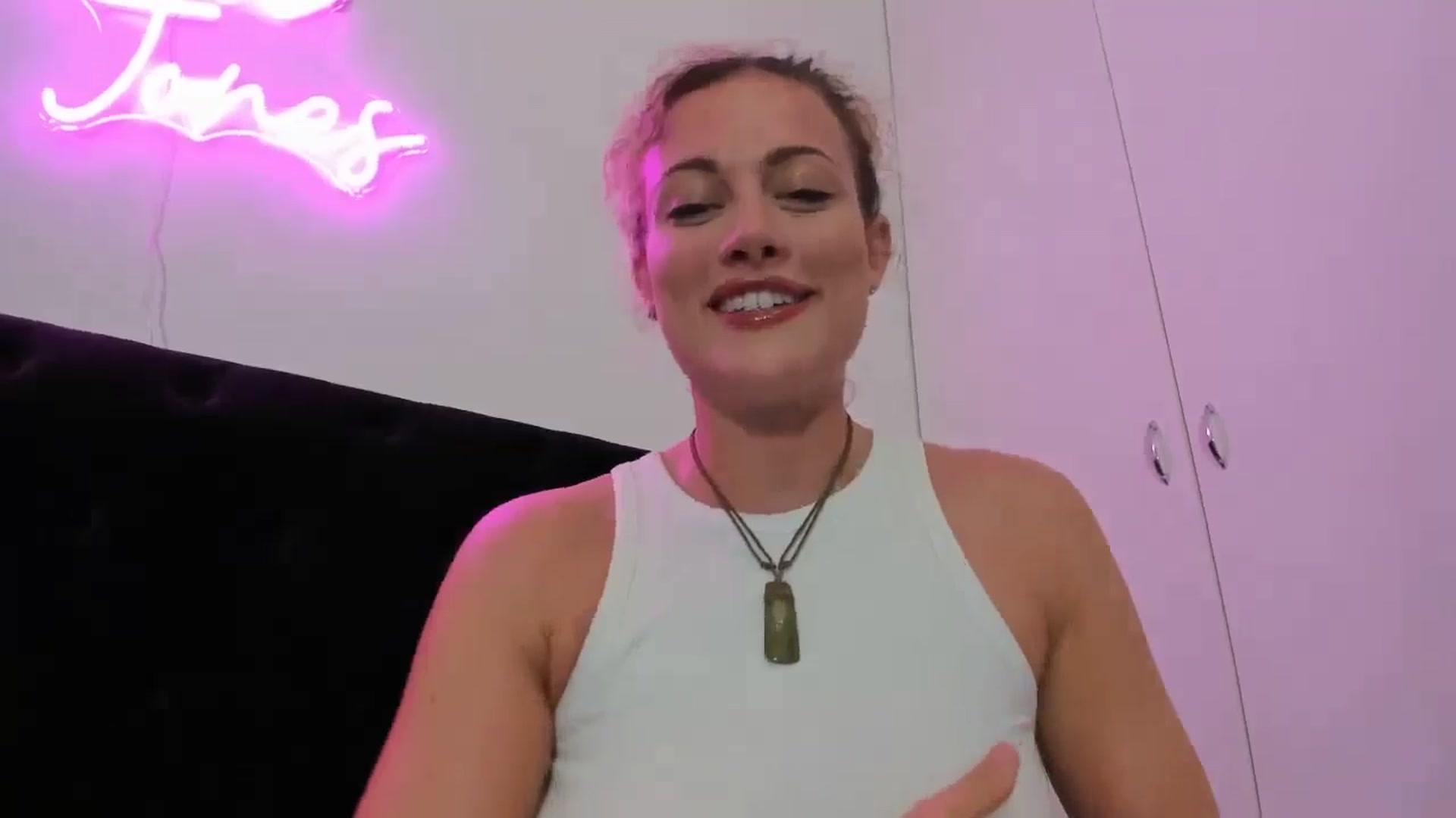 Gallery image thumbnail from jamiejones's myfreecams stream on, 04/30/2025, 23:24 image 14 of 20