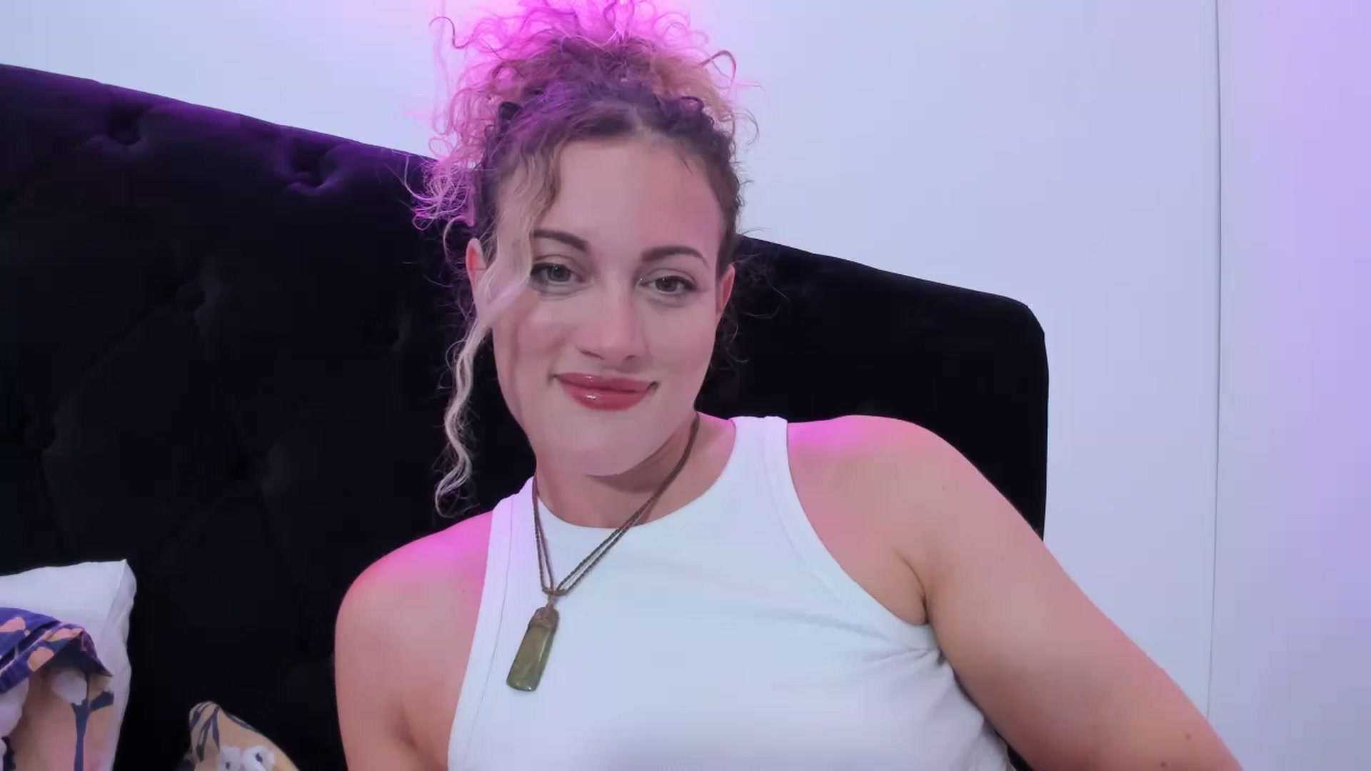 Gallery image thumbnail from jamiejones's myfreecams stream on, 04/30/2025, 23:24 image 17 of 20