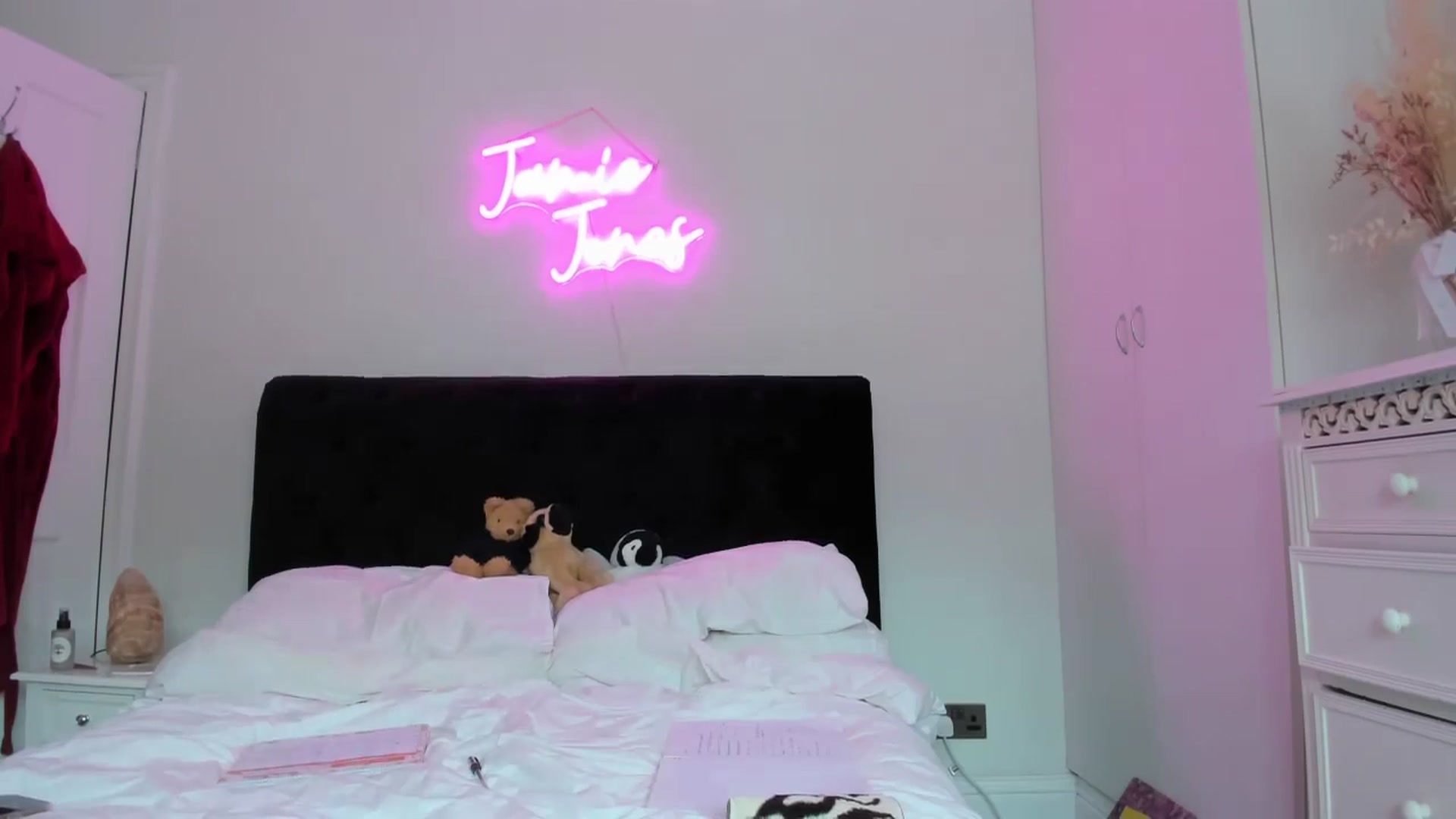 Gallery image thumbnail from jamiejones's myfreecams stream on, 06/22/2025, 11:29 image 18 of 20