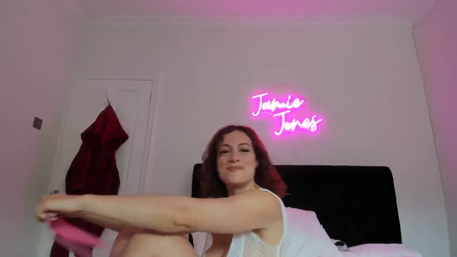 Gallery image thumbnail from jamiejones's myfreecams stream on, 06/22/2025, 14:03 image 7 of 20