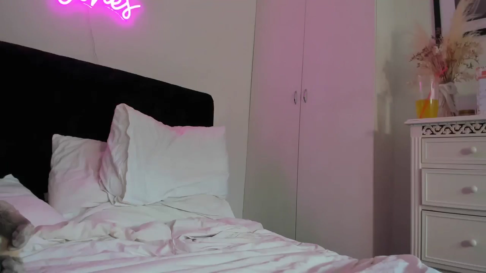Gallery image thumbnail from jamiejones's myfreecams stream on, 06/29/2025, 13:58 image 15 of 20