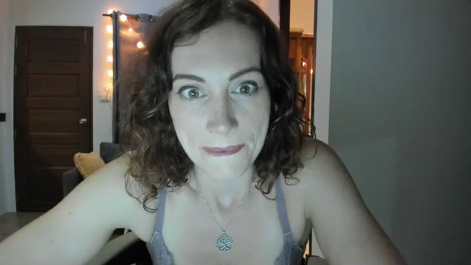 Gallery image thumbnail from jamiejones's myfreecams stream on, 04/05/2026, 13:37 image 15 of 20